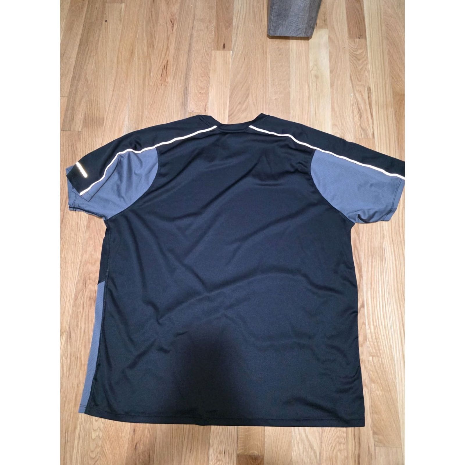 Old Navy Old Navy Active T-Shirt Men XL Black/Gray Polyester Short Sleeve Crew Neck Logo Lightweight Regular Fit Sports Size US XL / EU 56 / 4 - 2 Thumbnail