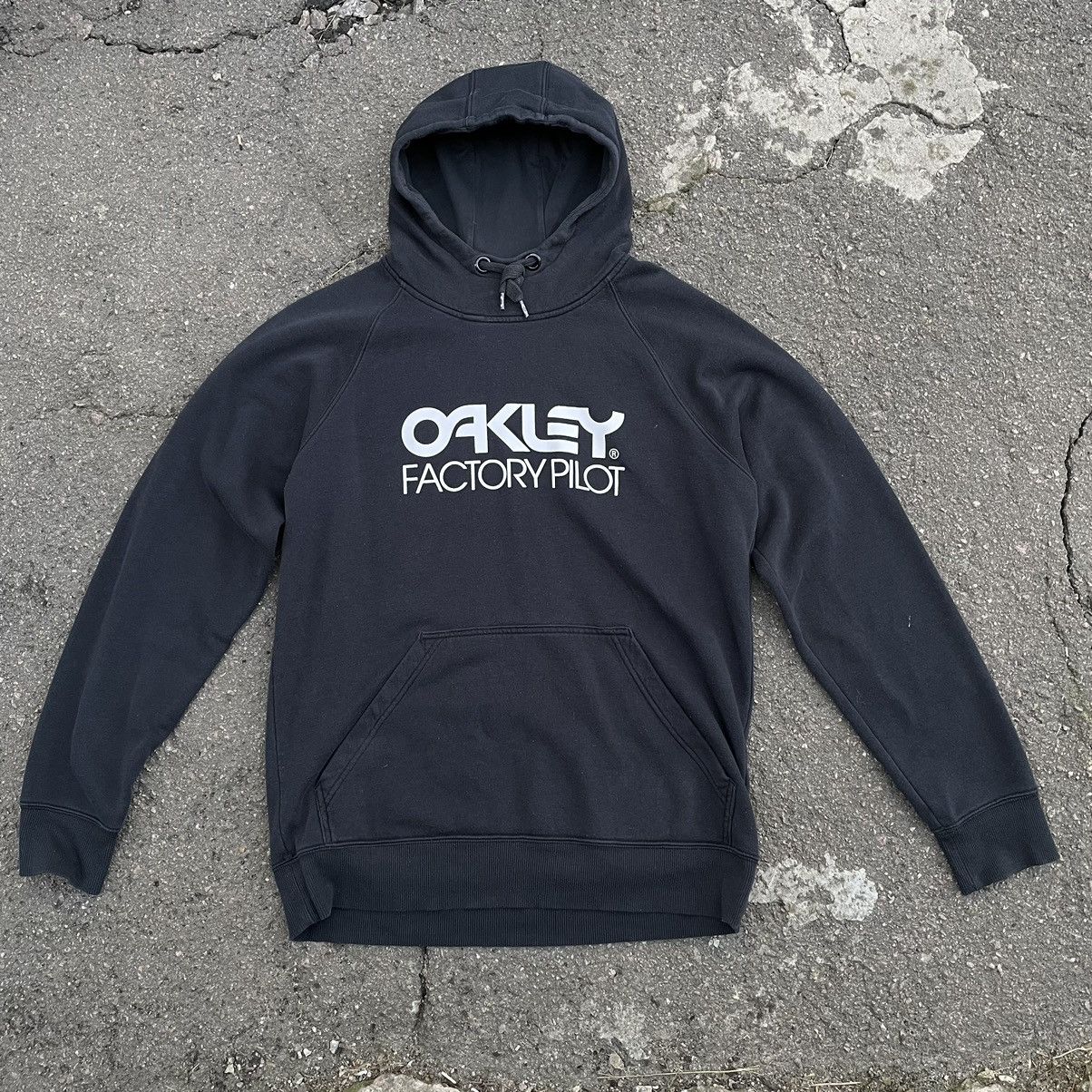 Oakley Vintage Oakley Hoodie Big Logo Sweater Y2K 90s Streetwear Size US M / EU 48-50 / 2 - 1 Thumbnail