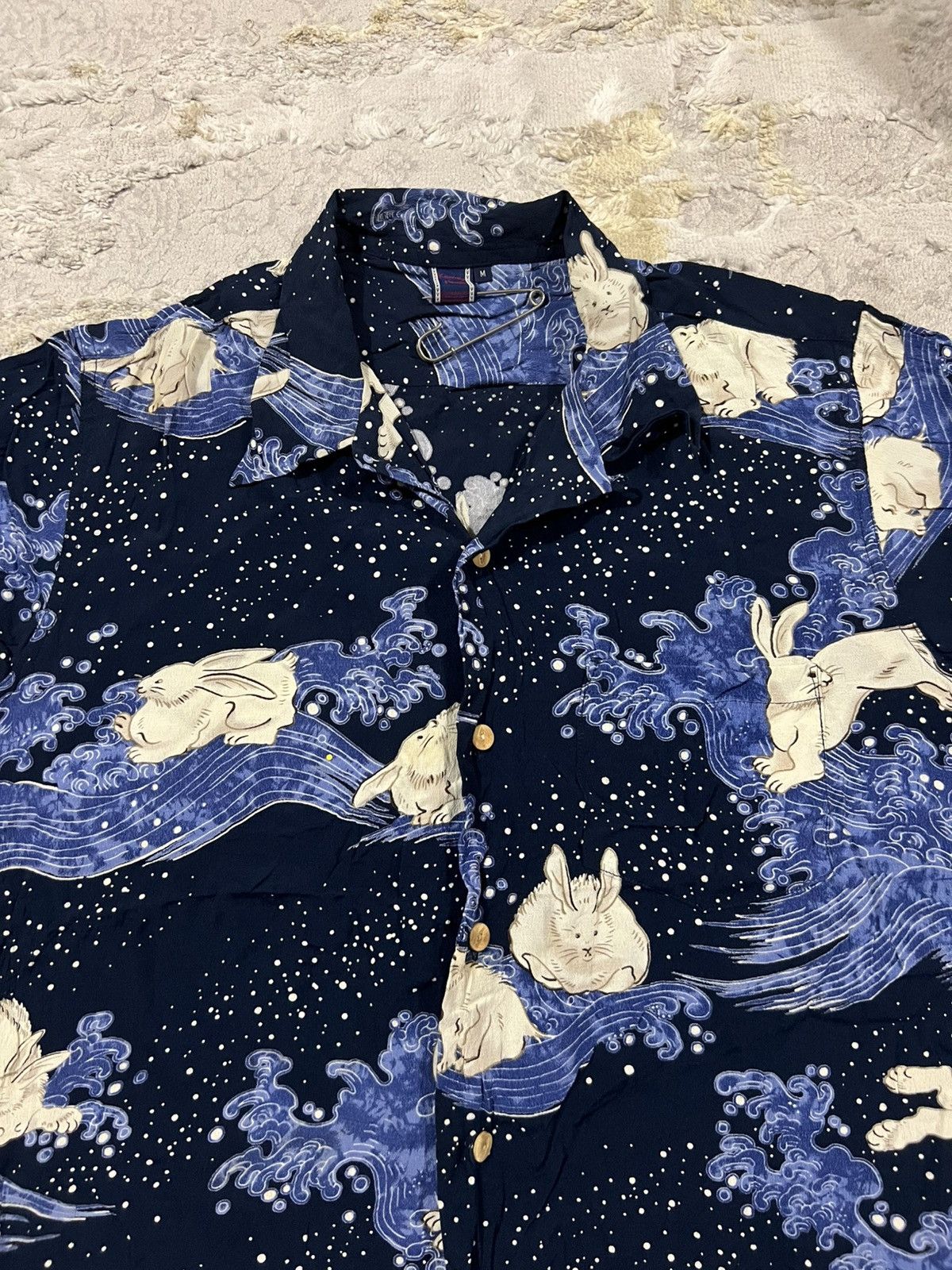 Sun Surf Vintage Japanese "Rabbit & Wave" Rayon Creepe Hawaiian Shirt Size US M / EU 48-50 / 2 - 2 Thumbnail