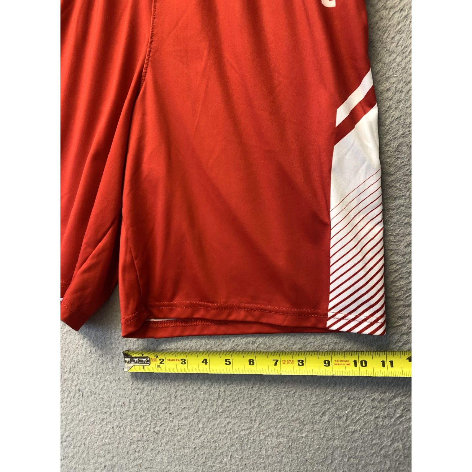 Under Armour Under Armour Shorts Teen Large Red Basketball Running Gym Work Out - 11452, Elastic Waist, Pockets, Tie, Regular Fit Size US 33 - 6 Thumbnail