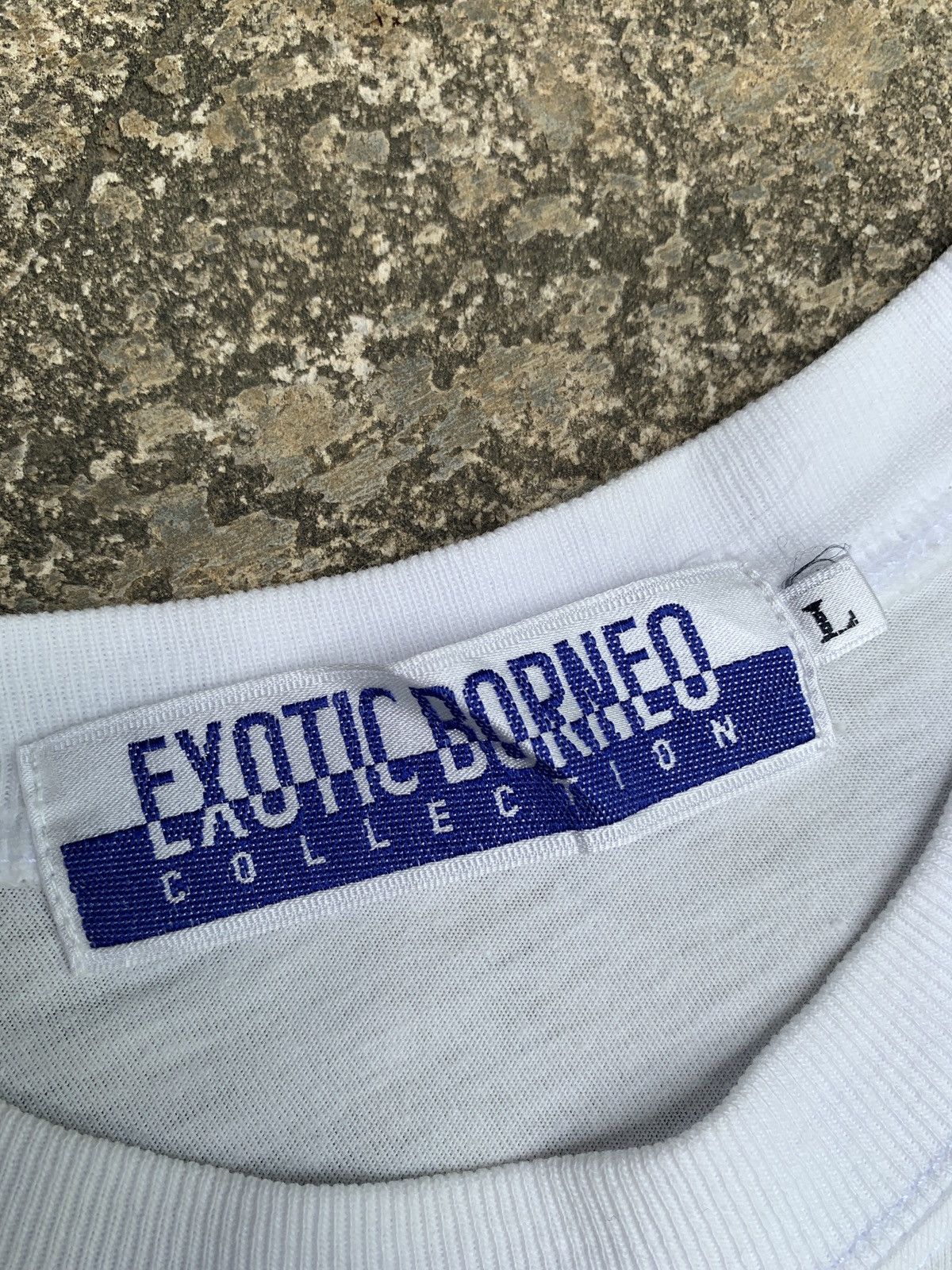 Vintage 2000s Exotic Borneo Sabah Malaysia Art Graphic White Tee Size US L / EU 52-54 / 3 - 6 Thumbnail