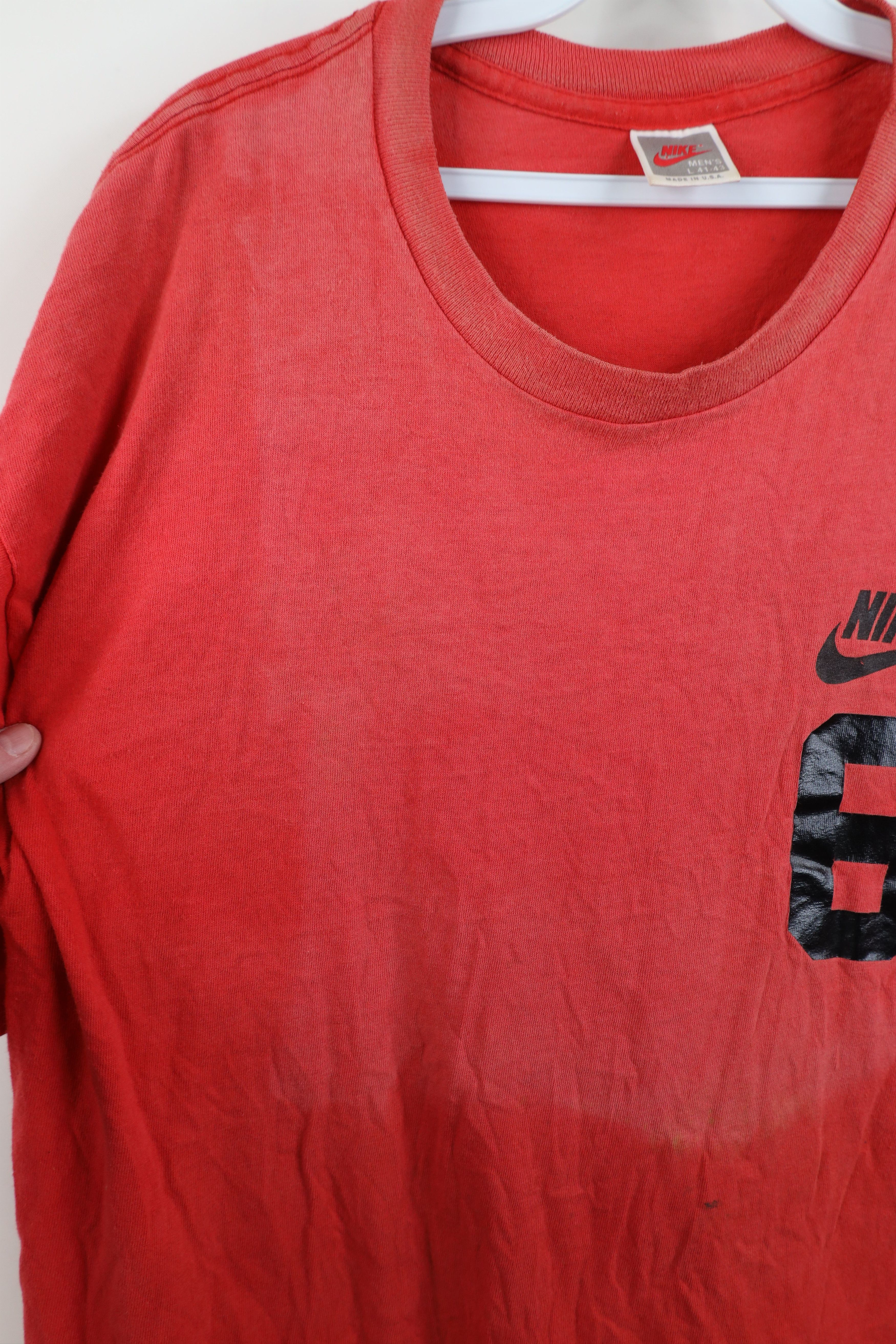 Nike Vintage 80s 90s Nike Spell Out Sun Faded T-Shirt Red USA Size US L / EU 52-54 / 3 - 7 Thumbnail