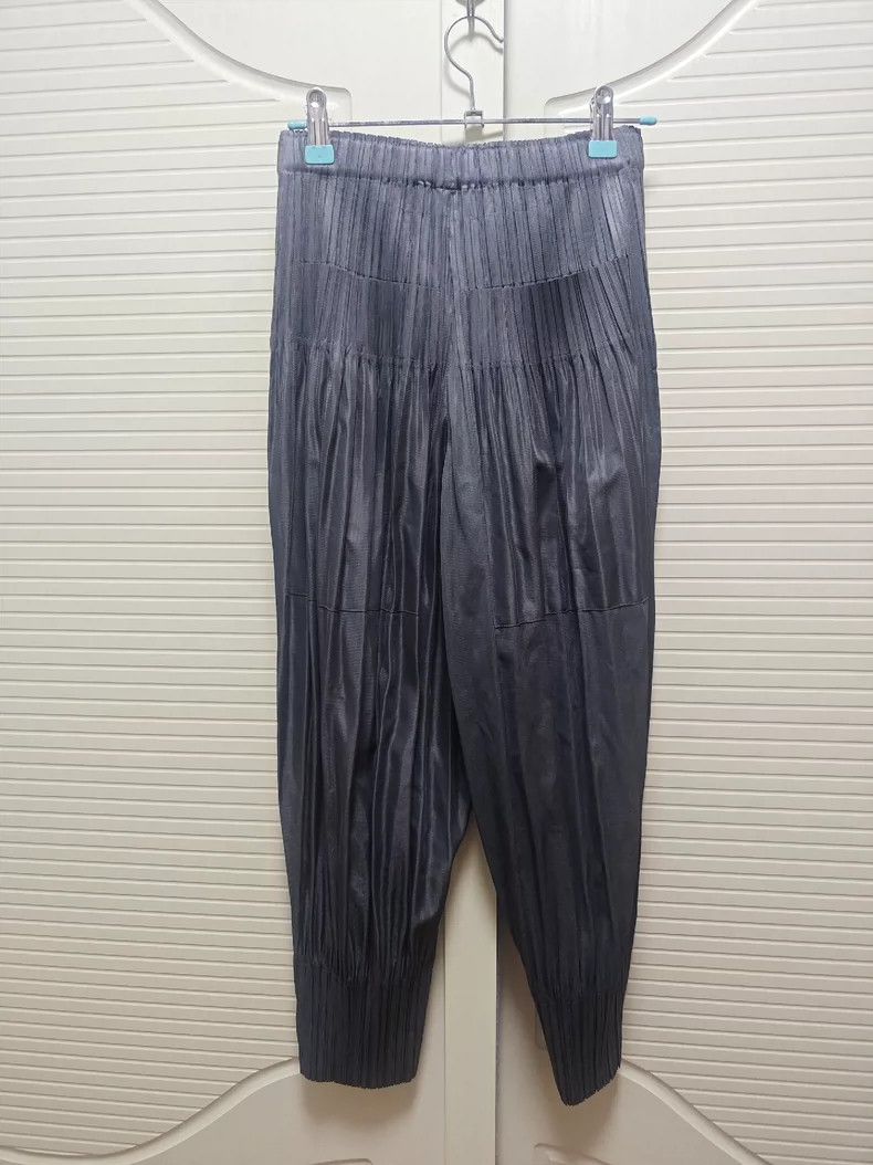Issey Miyake Issey Miyake Dark grey puff pants Size 25" / US 0 / IT 36 - 2 Thumbnail