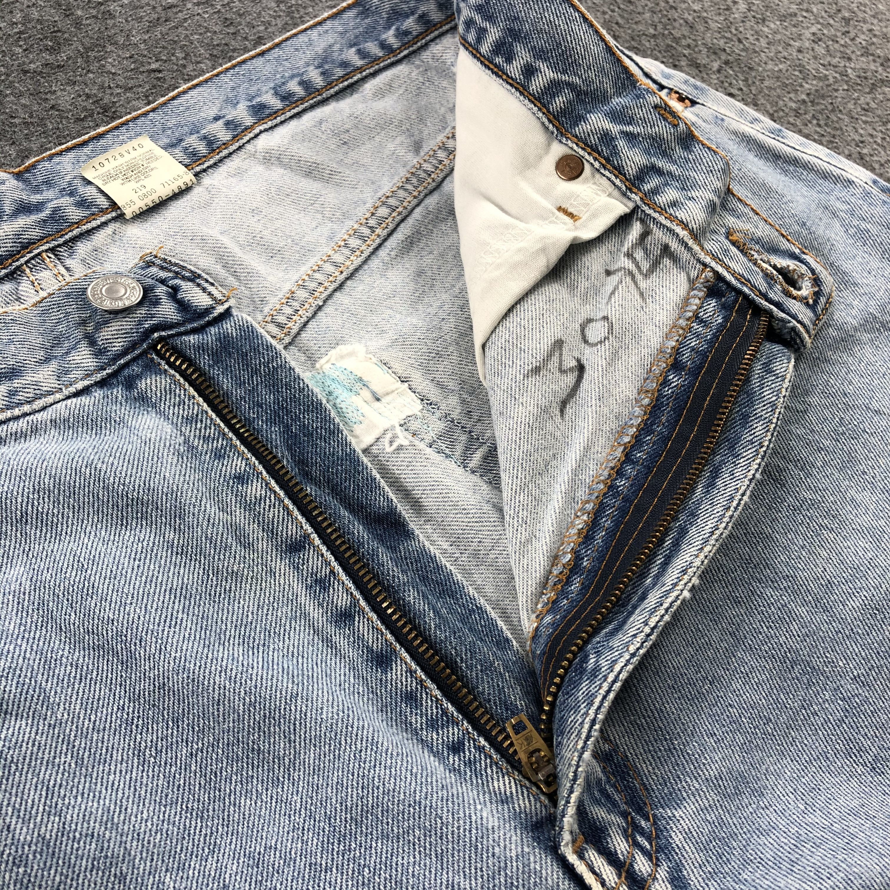 Levi's × Vintage Vintage 90s Light Wash Levis 550 Jeans-JM1454 Size US 37 - 7 Thumbnail