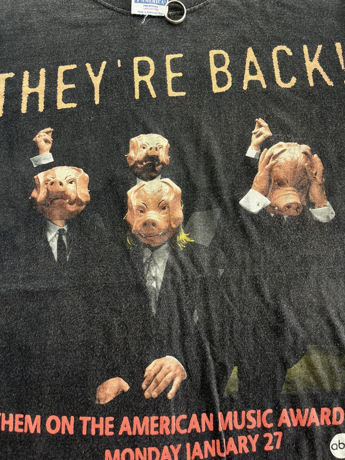 Band Tees × Vintage Vtg Motley Crue They’re Back! 1997’s ( Make Size XL to L ) Size US L / EU 52-54 / 3 - 7 Thumbnail