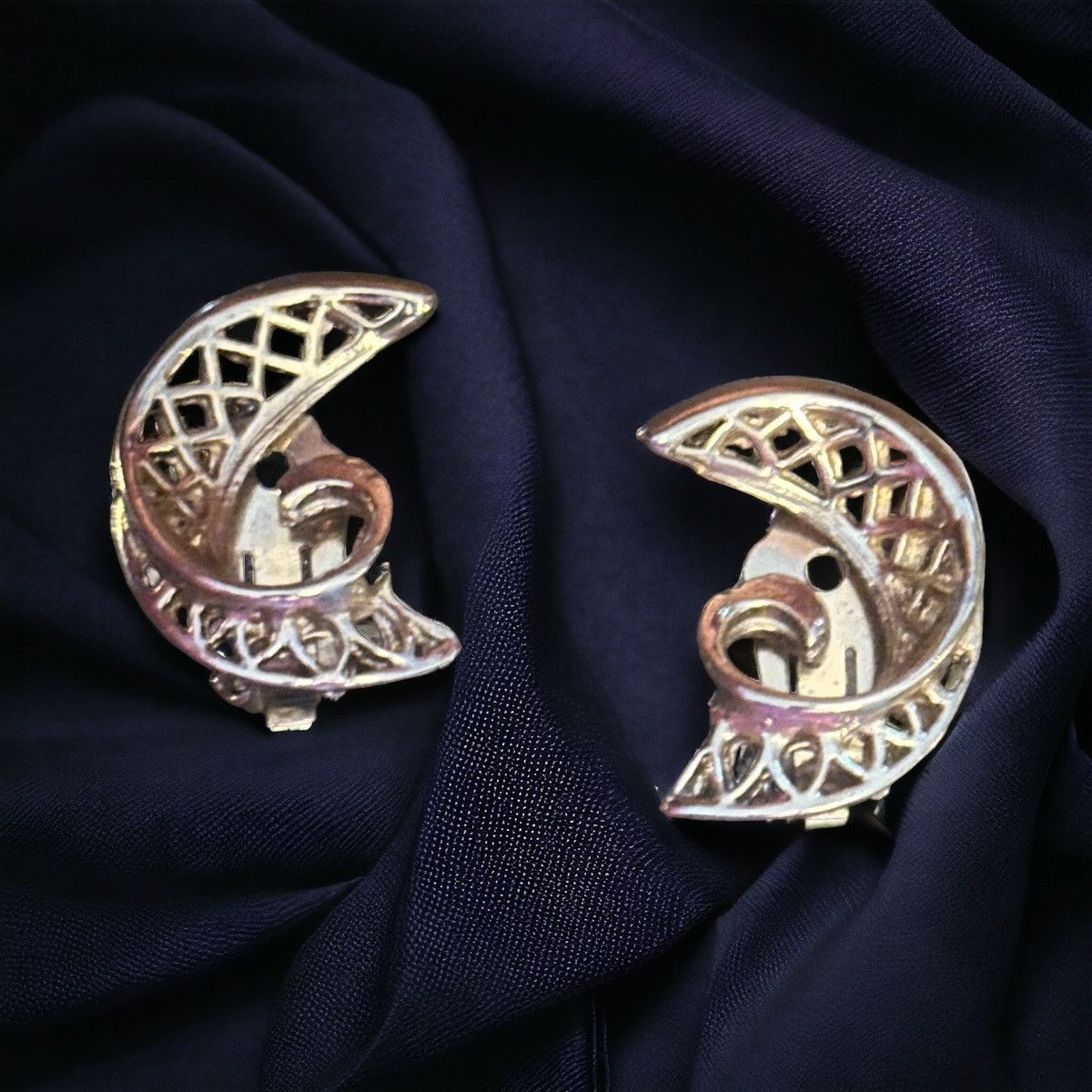 Vintage Vintage swirly filigree crescent clip on earrings Size ONE SIZE - 2 Thumbnail