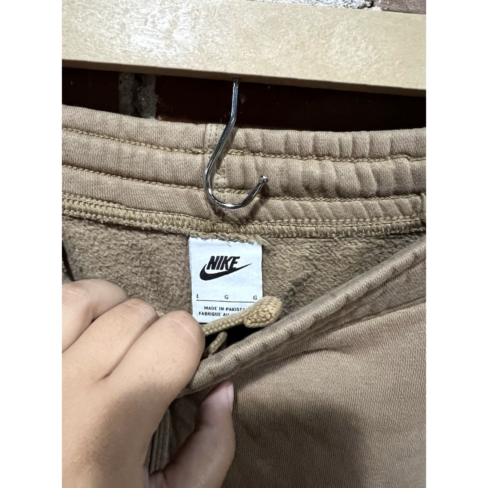 Nike Nike Sweatpants Men L Brown Pockets Cuffed Jogger Casual Performance Regular Size US 33 - 2 Thumbnail
