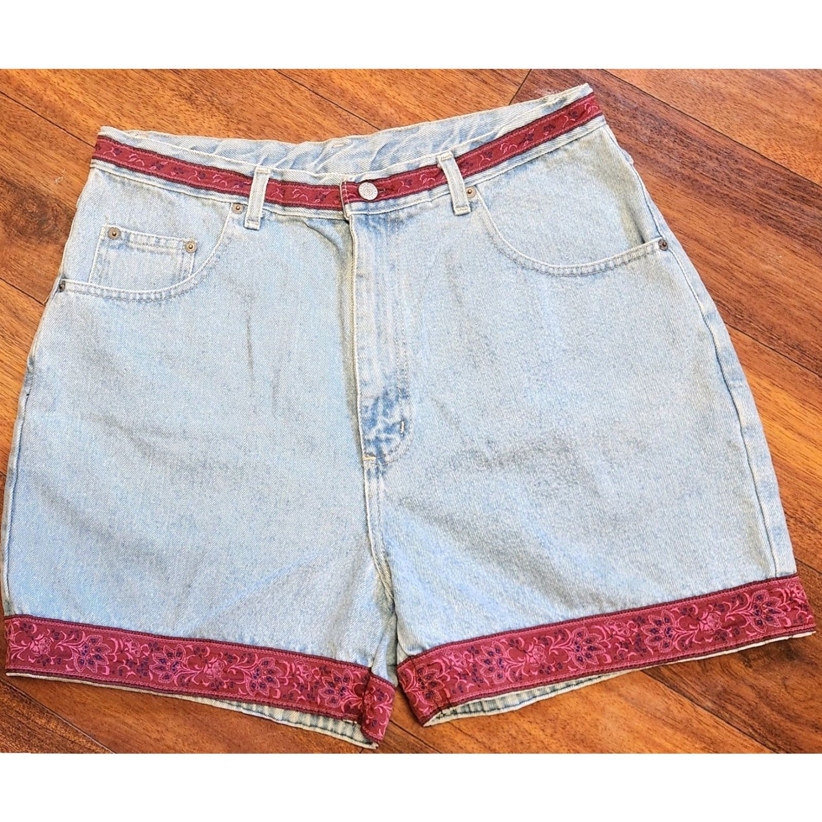 Bill Blass VINTAGE BILL BLASS Jean Shorts Women 14W Denim Floral Trim Light Wash 80s 90s Retro High Rise 32 in Waist 4 in Inseam Mens, Womens, Girls, Boys Size 36" / US 14 / IT 50 - 4 Thumbnail