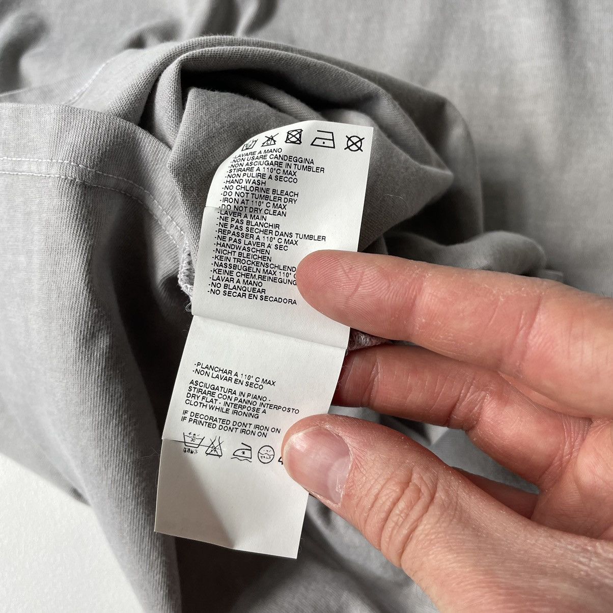 Maison Margiela S/S 10 ‘Smokers’ Pocket T Shirt Size US S / EU 44-46 / 1 - 12 Thumbnail
