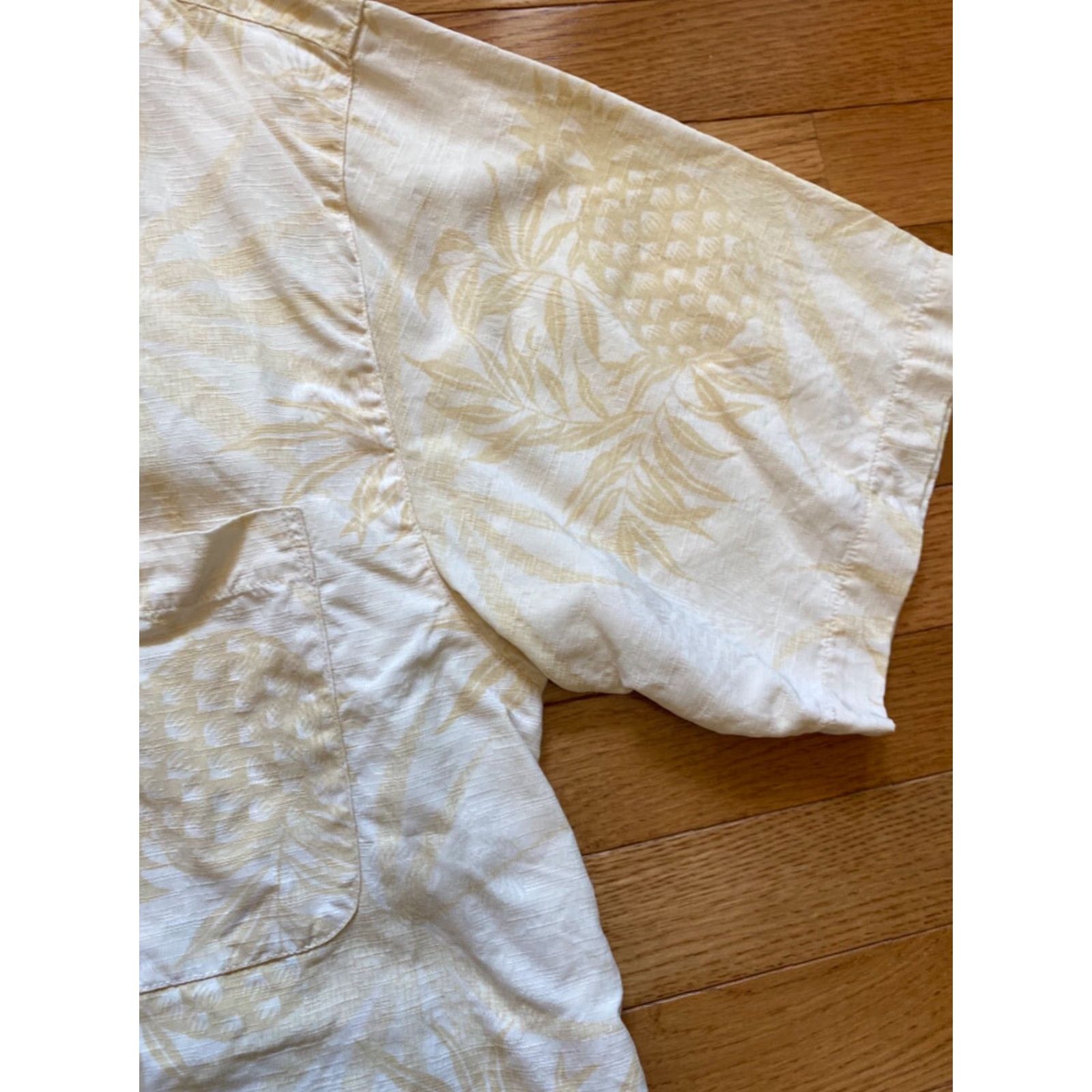Tommy Bahama VINTAGE Tommy Bahama Relax Silk Camp Shirt Pineapples Size L mens Cream Size US L / EU 52-54 / 3 - 3 Thumbnail
