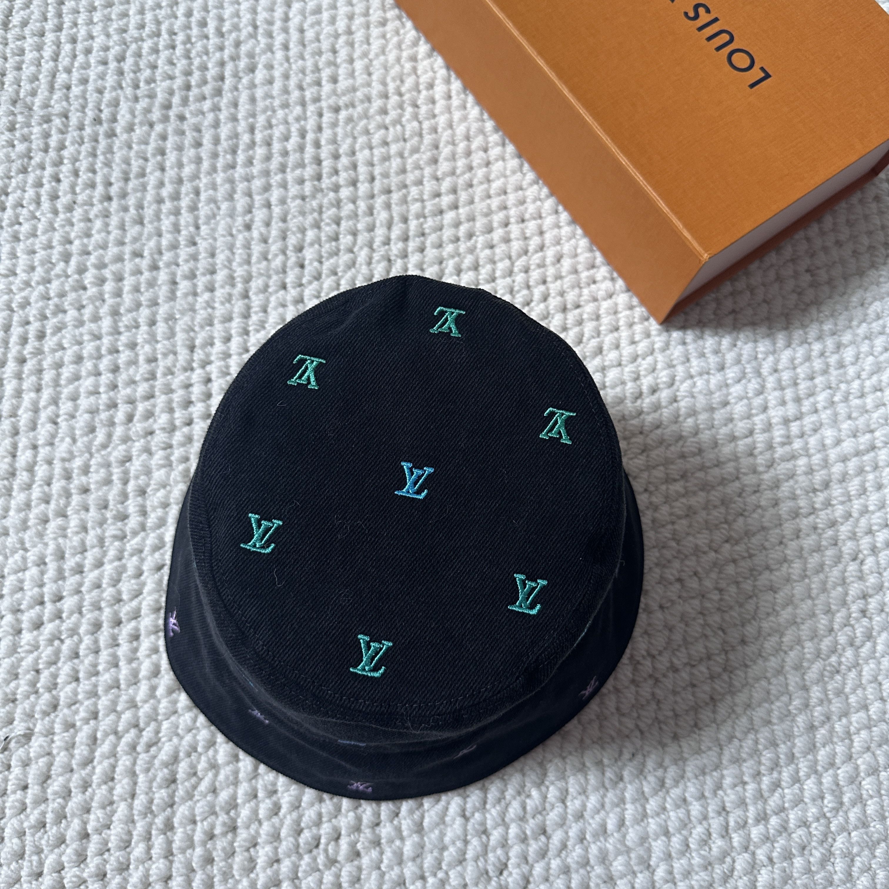 Louis Vuitton LV Blason Shading Denim Reversible Bucket Hat Size ONE SIZE - 3 Thumbnail