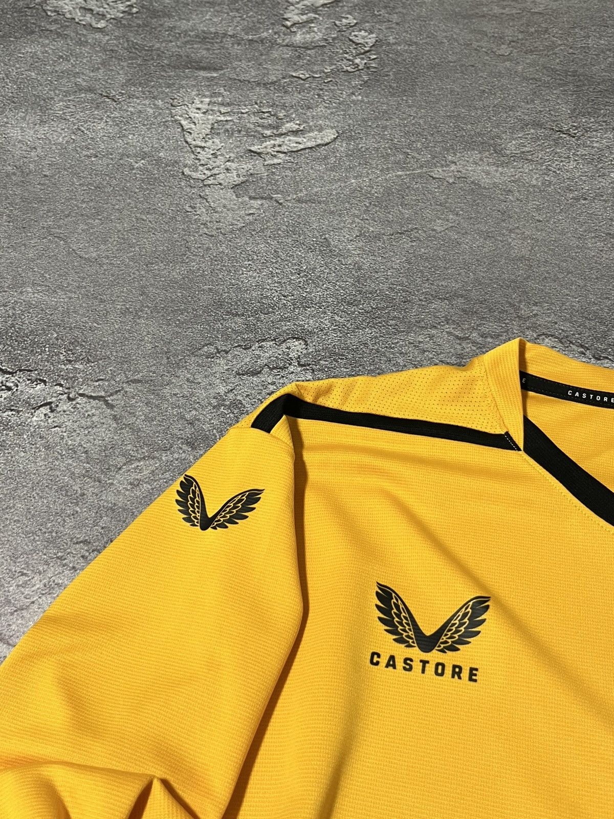 Castore Castore Wolverhampton Wanderes 2022/2023 Long Sleeve Shirt Size US XL / EU 56 / 4 - 3 Thumbnail