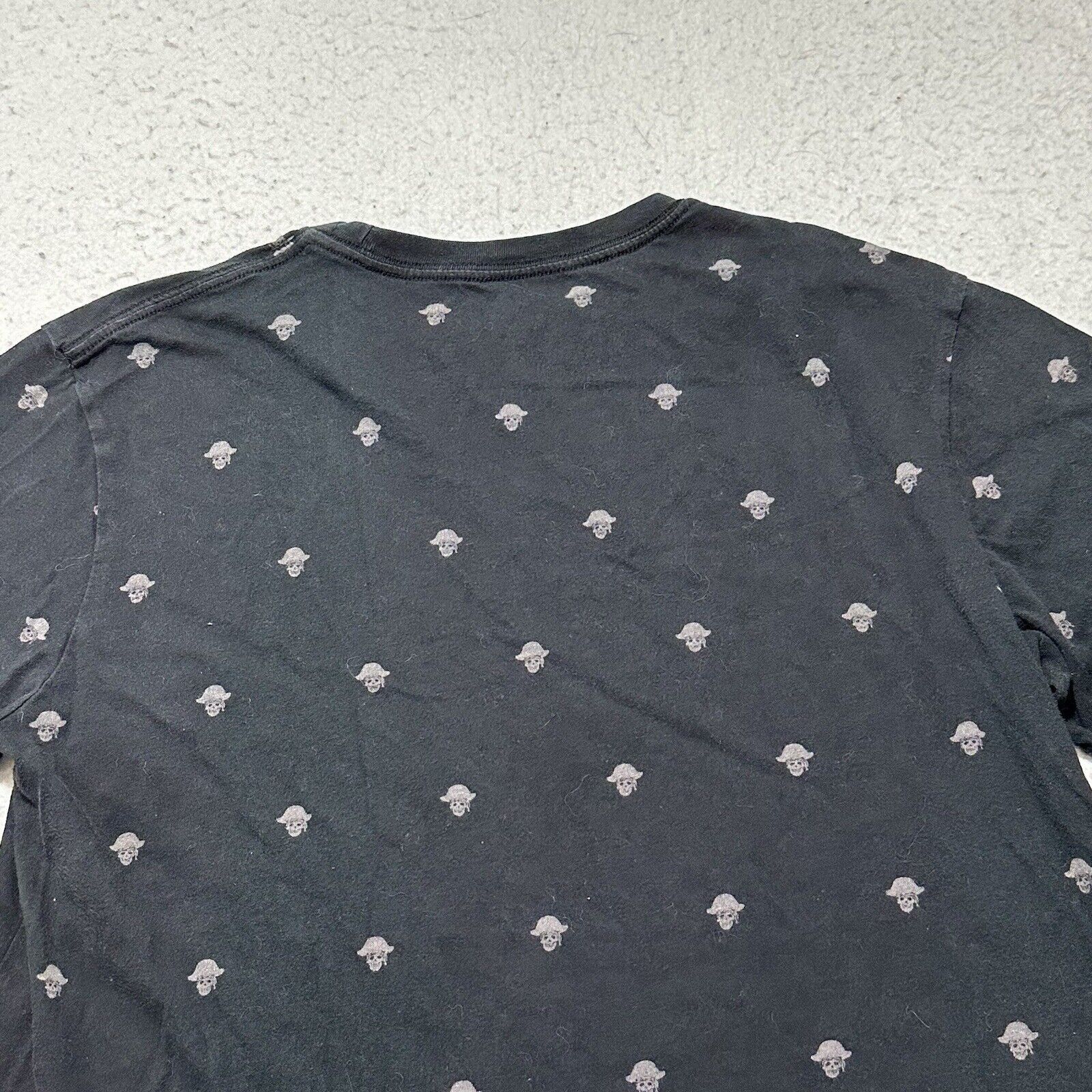 Disney Disney Medium Pirates of the Caribbean Skull Pattern T Shirt Size US M / EU 48-50 / 2 - 12 Thumbnail