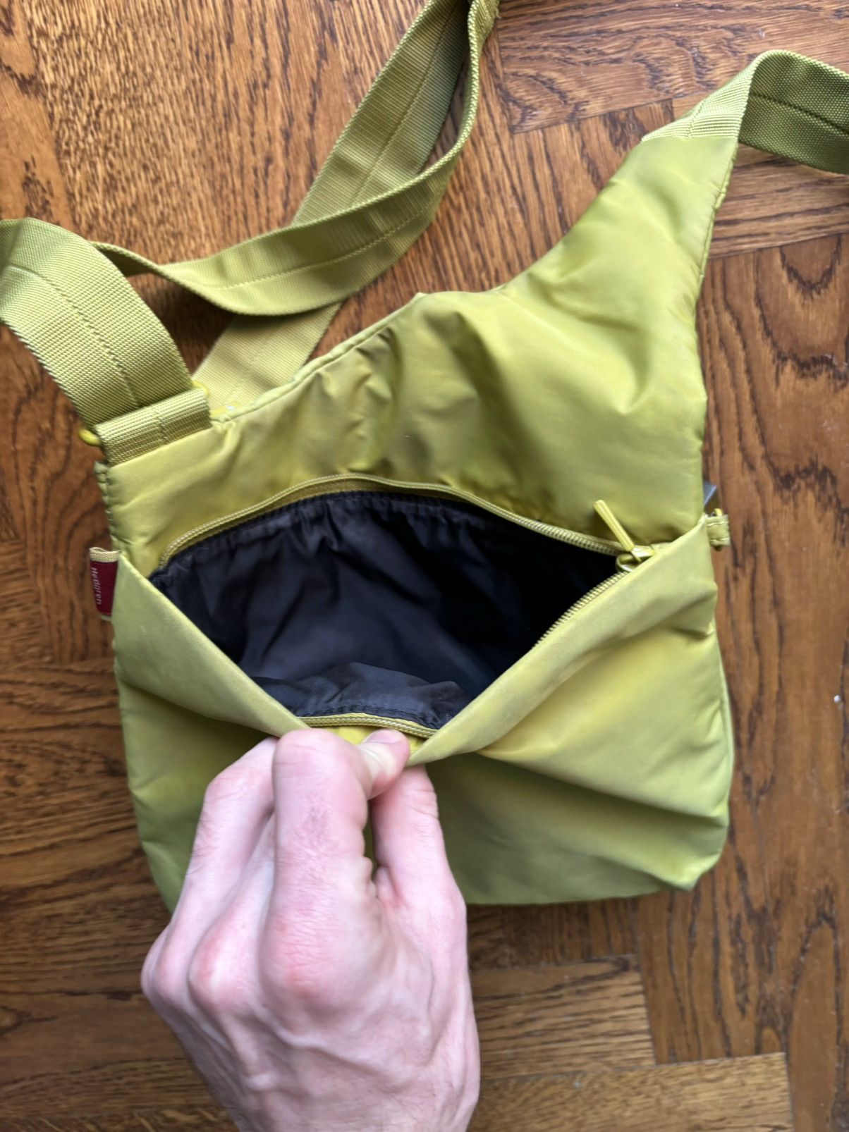 Vintage Vintage Hedgren Urban Bags Crossbody Prada Green Nylon Sling Size ONE SIZE - 12 Thumbnail