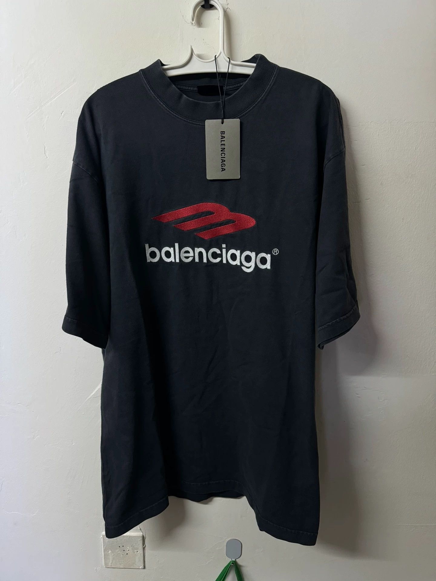 Balenciaga Balenciaga 3b Embroidered Short Sleeve Size US S / EU 44-46 / 1 - 1 Thumbnail