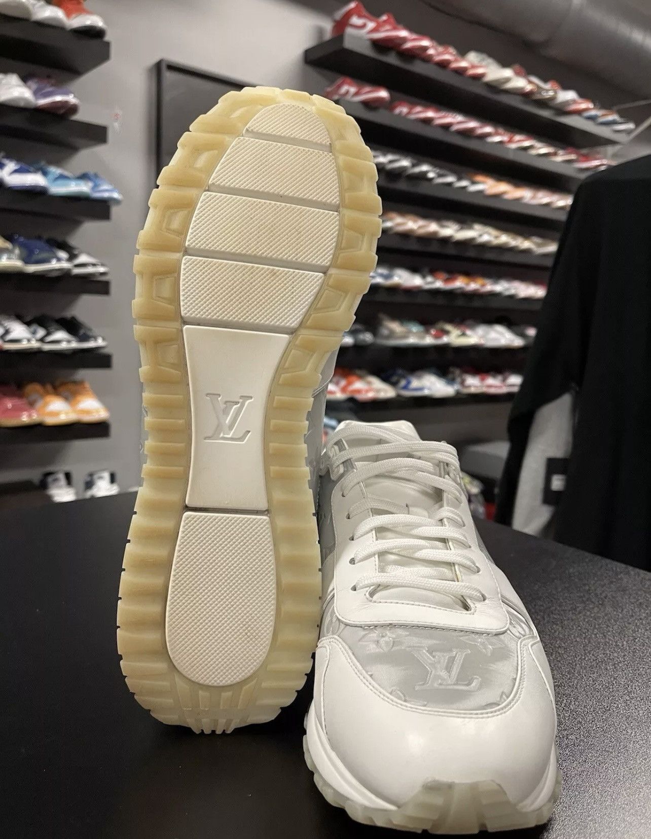 Louis Vuitton Size 9.5LV/10.5US Louis Vuitton Run Away White iridescent Size US 10.5 / EU 43-44 - 10 Thumbnail