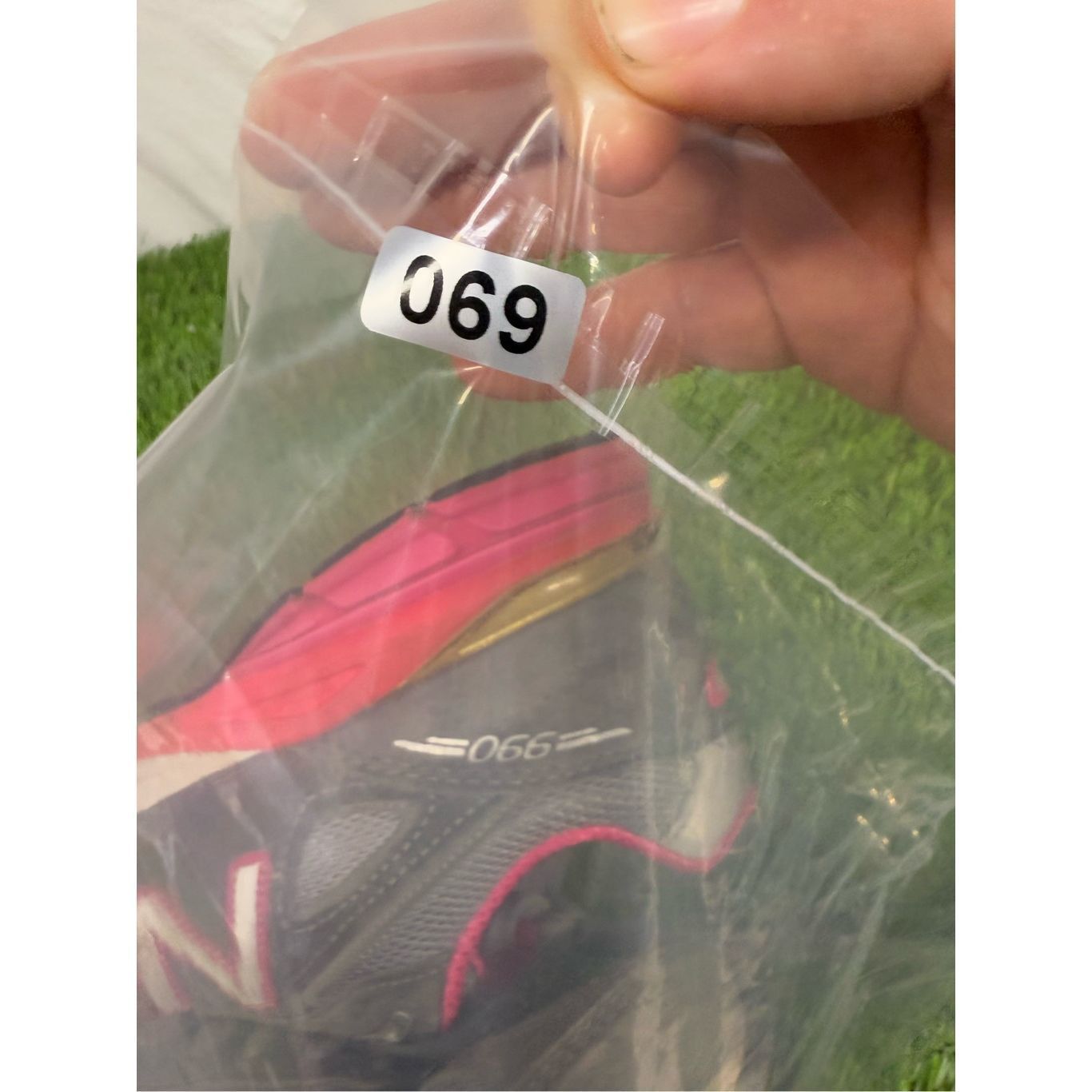 New Balance New Balance 990 V4 Womens Size 9.5 Gray mens 8 Running Shoes Size US 9.5 / IT 39.5 - 8 Thumbnail