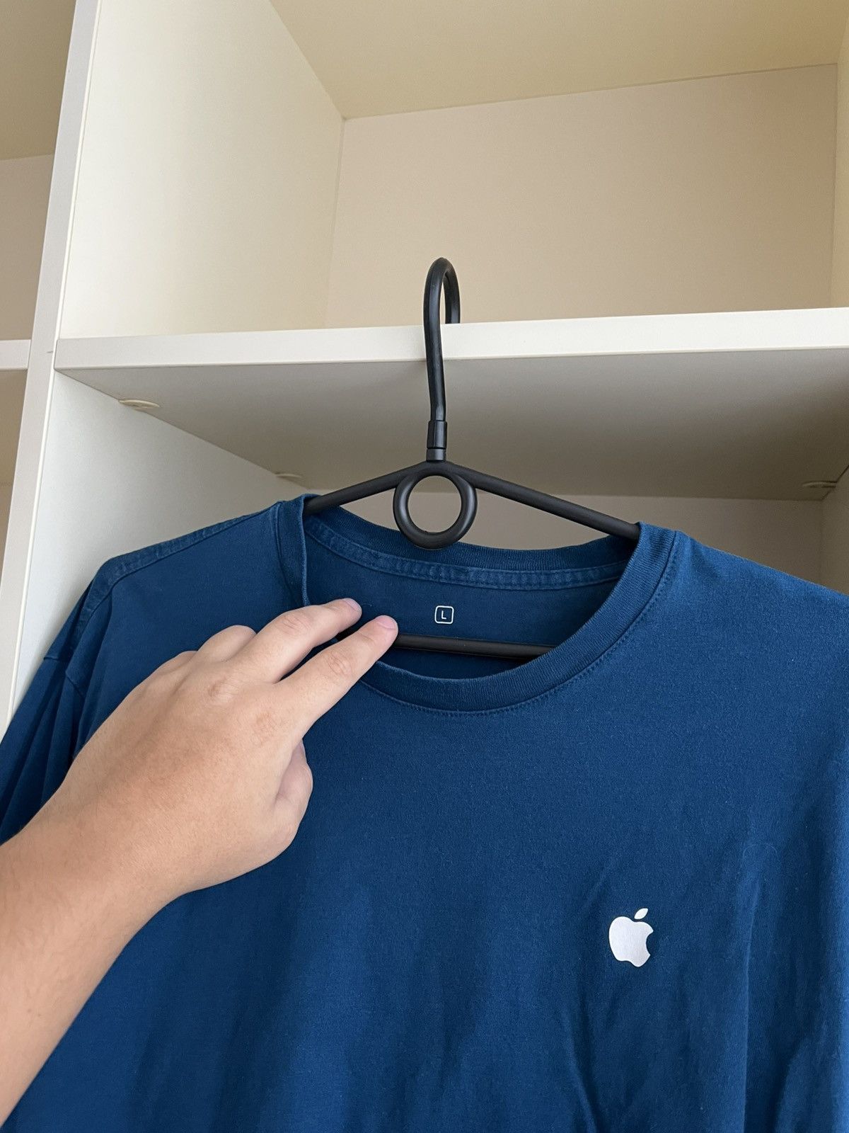 Apple Apple Long Sleeve T-Shirt Size L Size US L / EU 52-54 / 3 - 6 Thumbnail