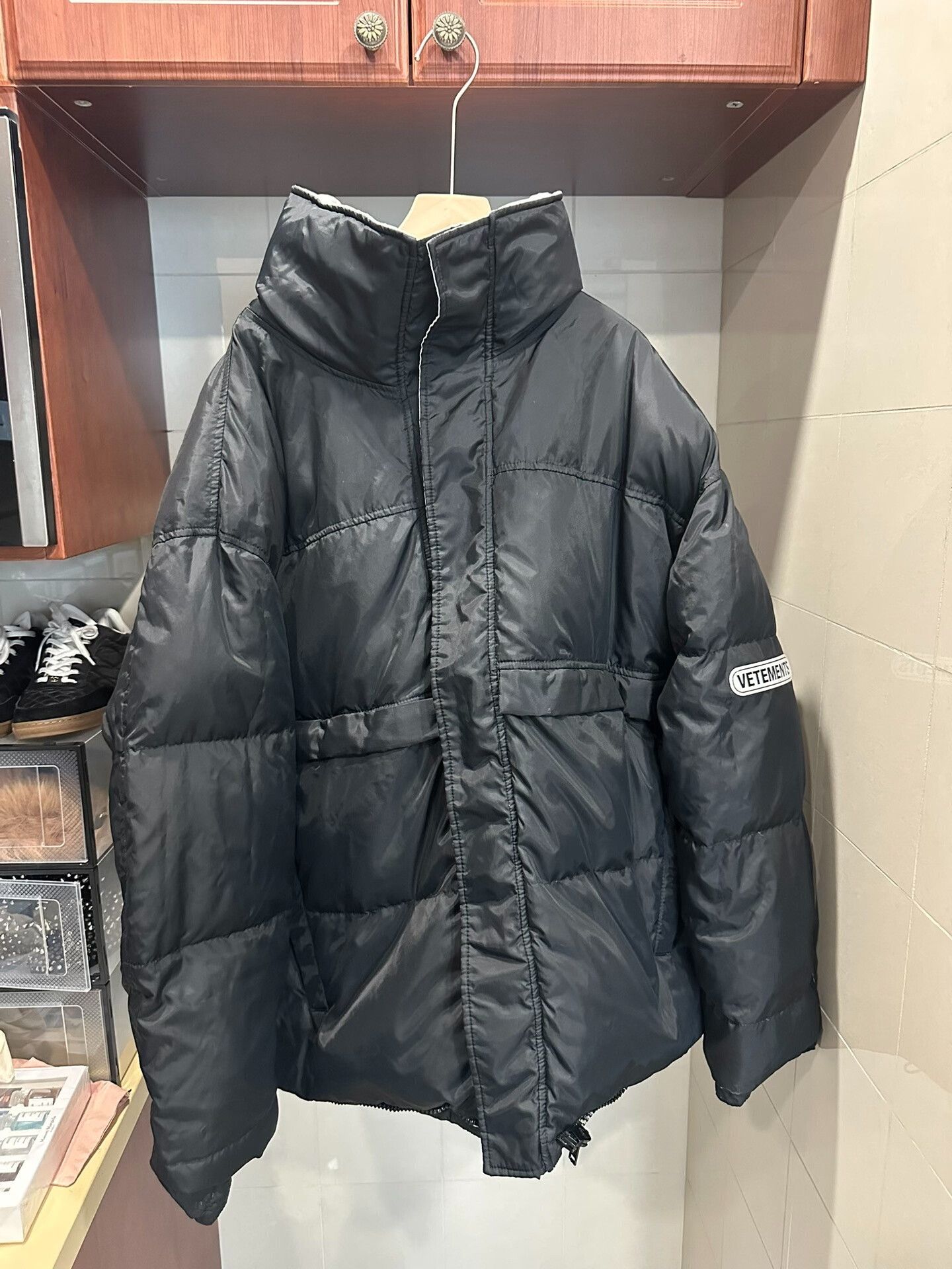 Vetements vetements reversible puffer jacket in black and white Size US M / EU 48-50 / 2 - 1 Thumbnail