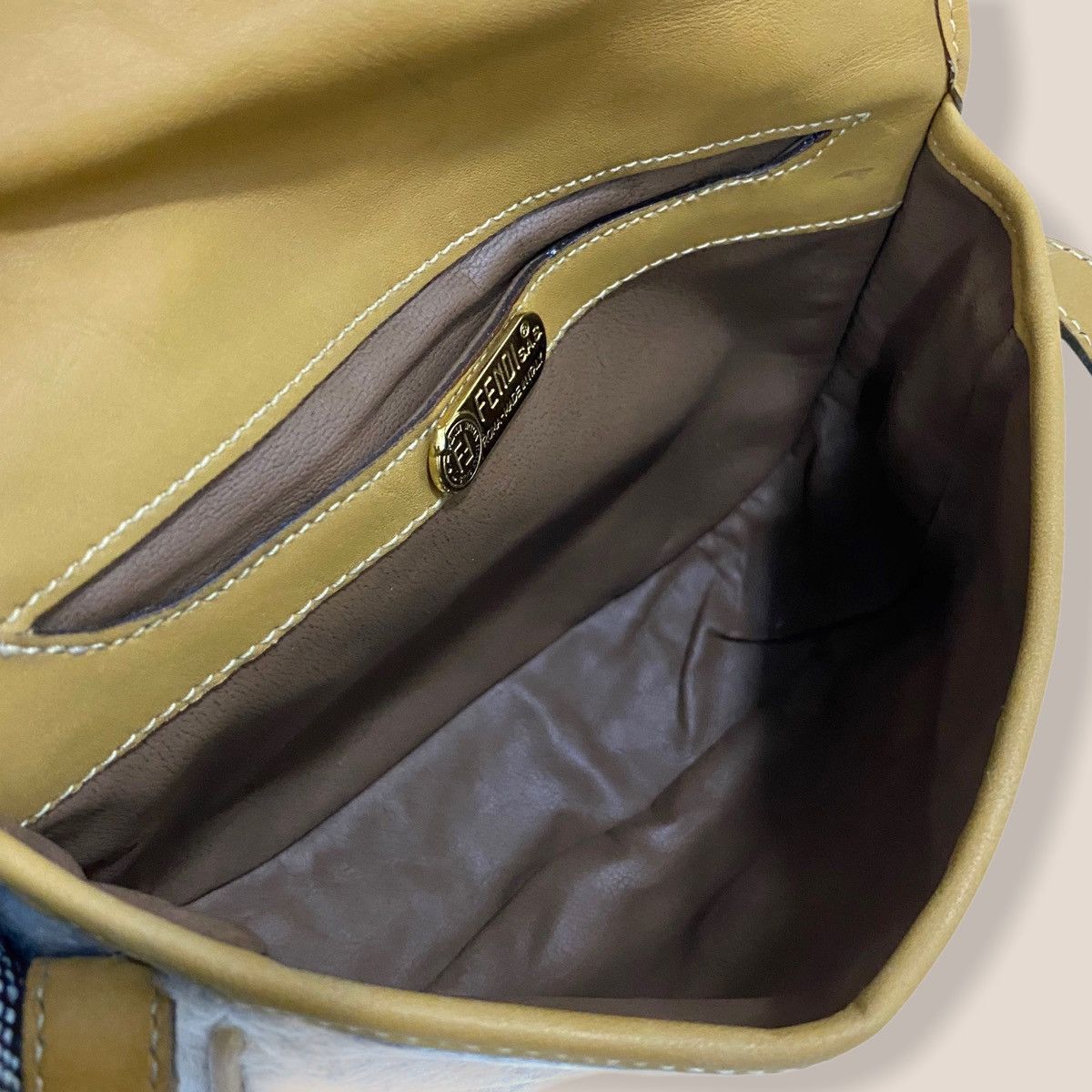 Fendi ‼️LASTDROP‼️ AUTHENTIC FENDI ROMA VINTAGE CROSSBODY BAG Size ONE SIZE - 10 Thumbnail