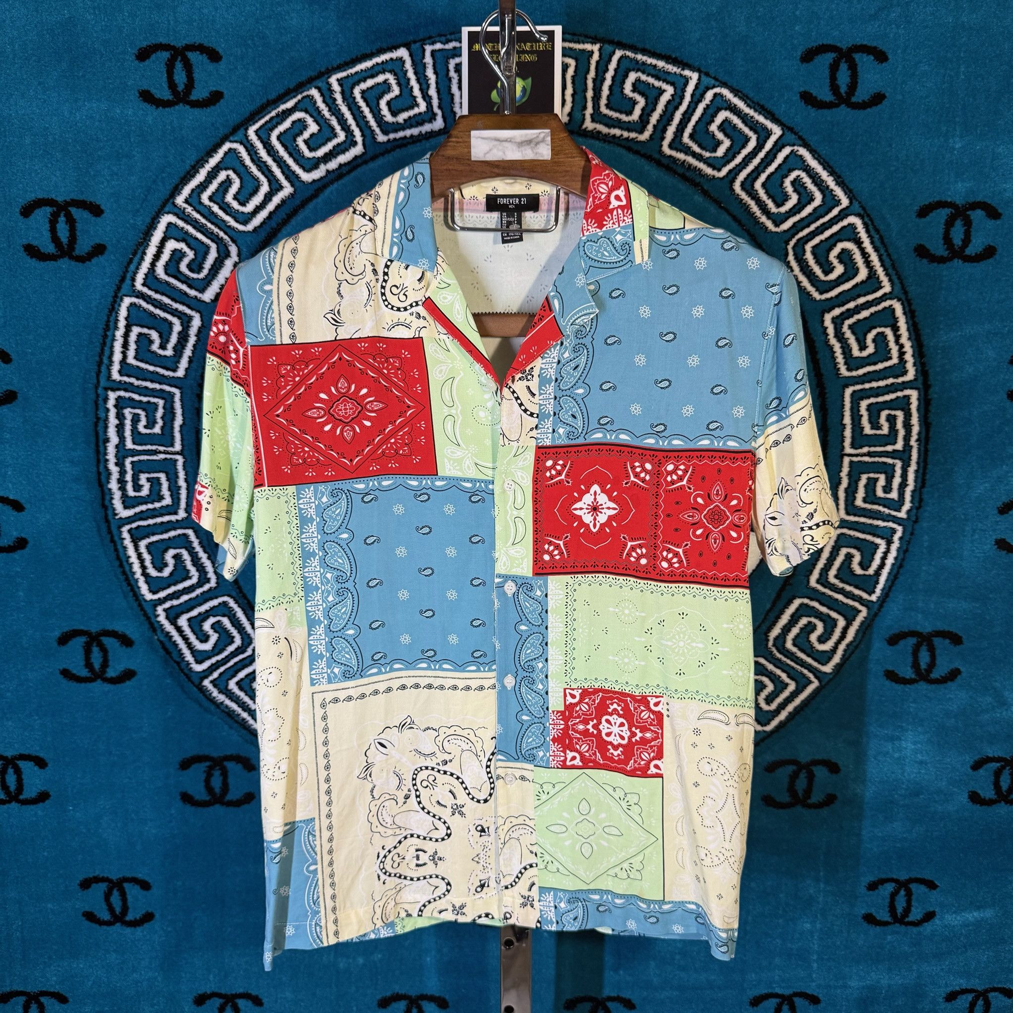 Forever 21 BANDANA PATCHWORK PAISLEY S/S BUTTON UP Size US S / EU 44-46 / 1 - 1 Preview