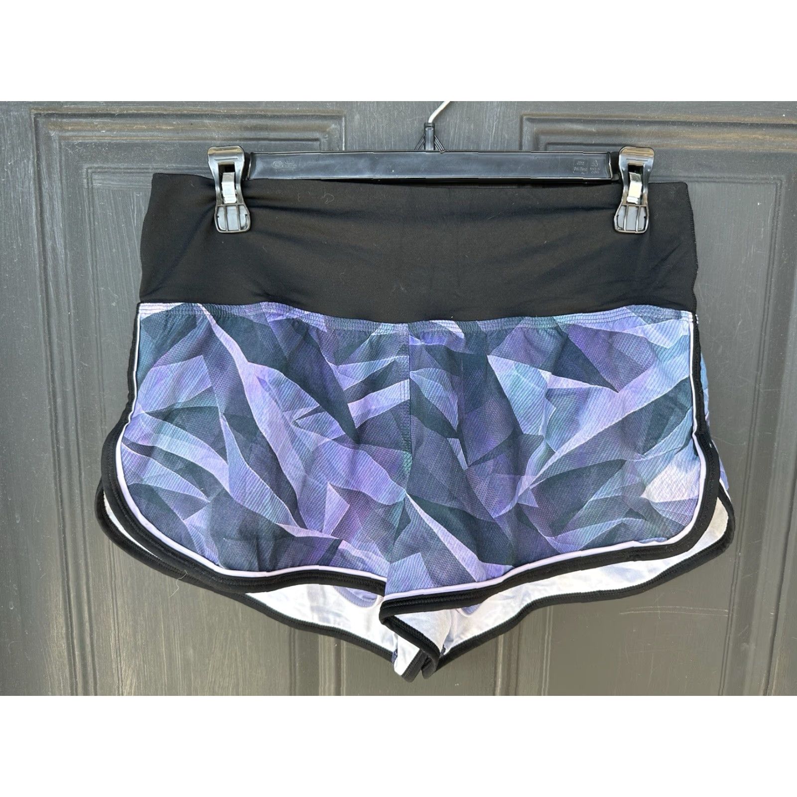 Lululemon Lululemon Drop It Low Short Pretty Prism Size 8 Womens Athletic Shorts Black Lilac 2.5 Inseam Pockets Size 30" / US 8 / IT 44 - 2 Thumbnail