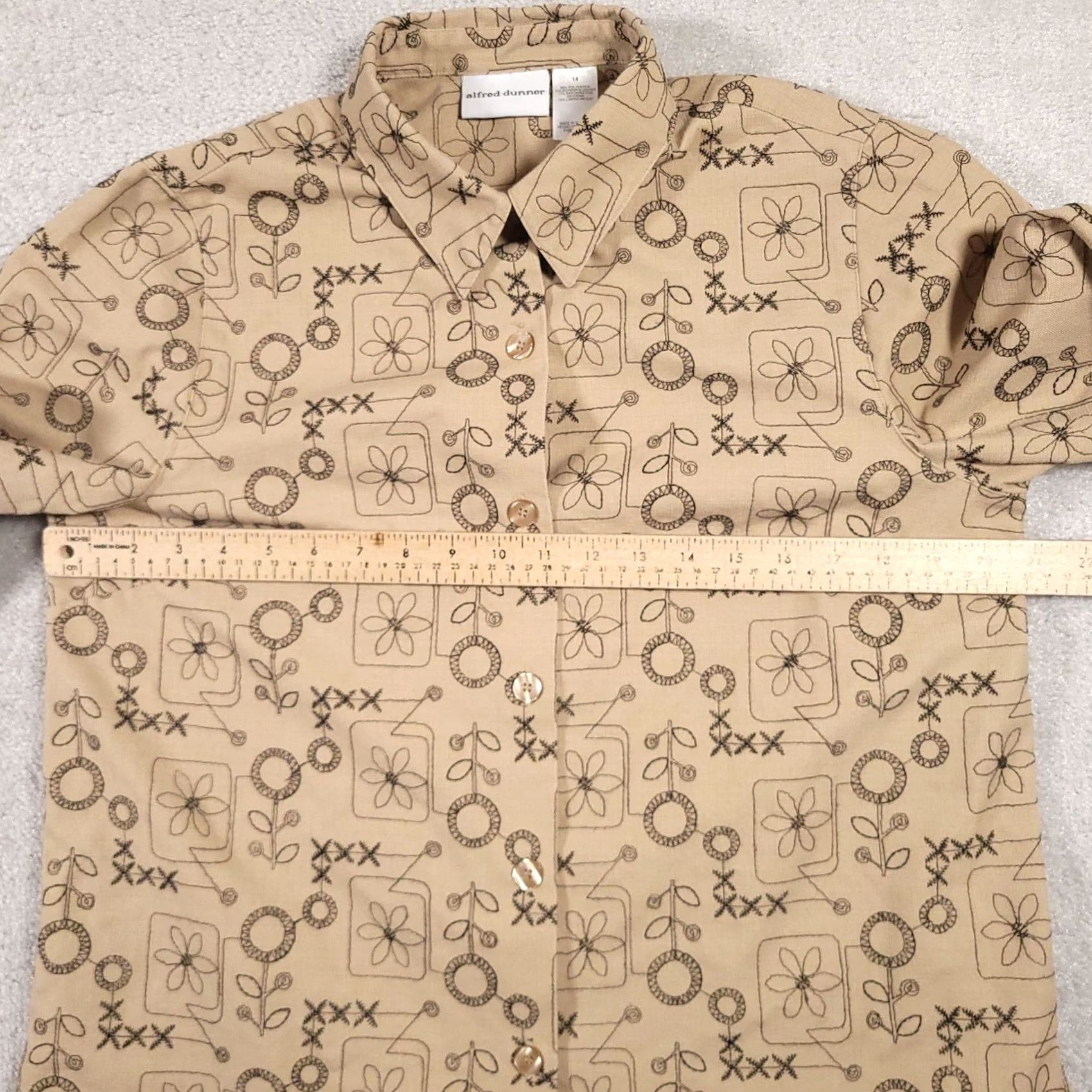 Vintage Alfred Dunner Linen Blend 3/4 Sleeve Embroidered Button Up Shirt Women's 14 Tan Beige Linen Blend Embroidered Button Up Shirt Womens 14 Tan Beige Size XL / US 12-14 / IT 48-50 - 7 Thumbnail