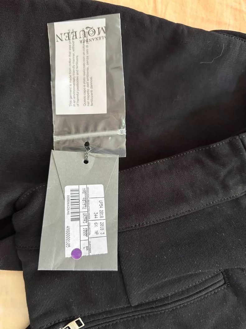 Alexander McQueen Alexander McQUEEN size L Black pants, size L.Made of thick Size US 30 / EU 46 - 5 Thumbnail