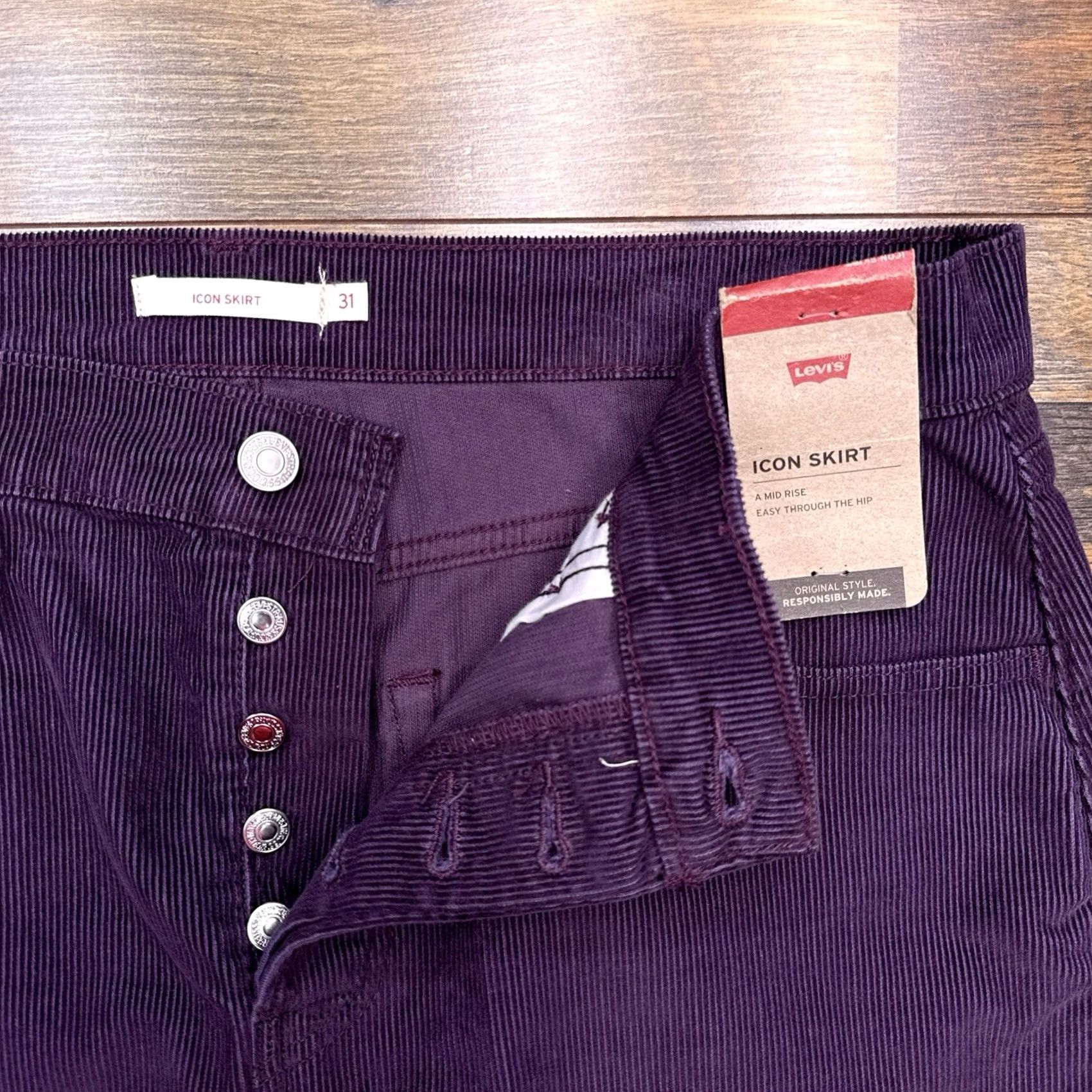 Levi's Levi's Icon Skirt Womens 31 Corduroy Mid Rise Mini Burgundy Cotton Pockets Logo Button Size 24" / US 00 / IT 34 - 2 Thumbnail