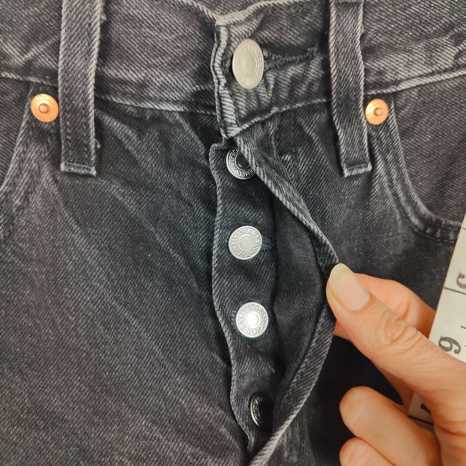 Levi's Levi's 501 Original Shorts Womens 24 Black Distressed Size 24" / US 00 / IT 34 - 2 Thumbnail