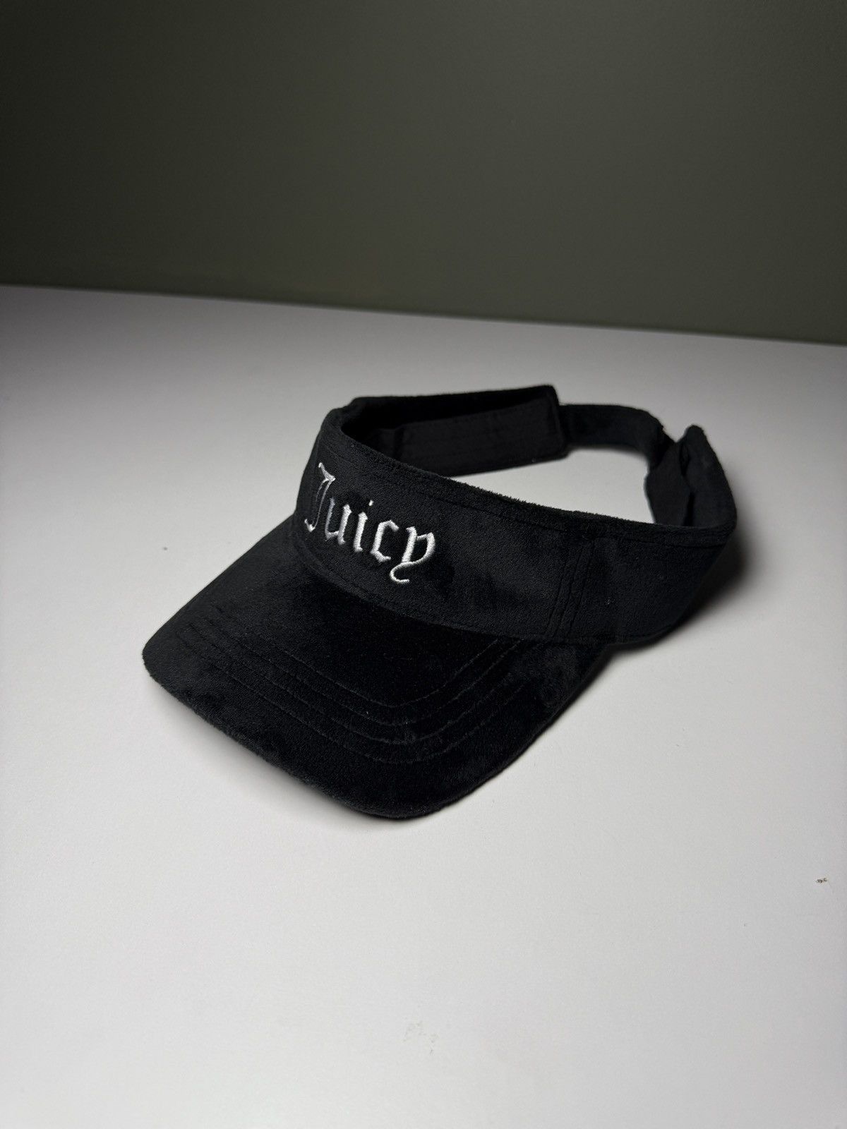 Juicy Couture Jeans Black velour Juicy Couture visor Size ONE SIZE - 1 Thumbnail
