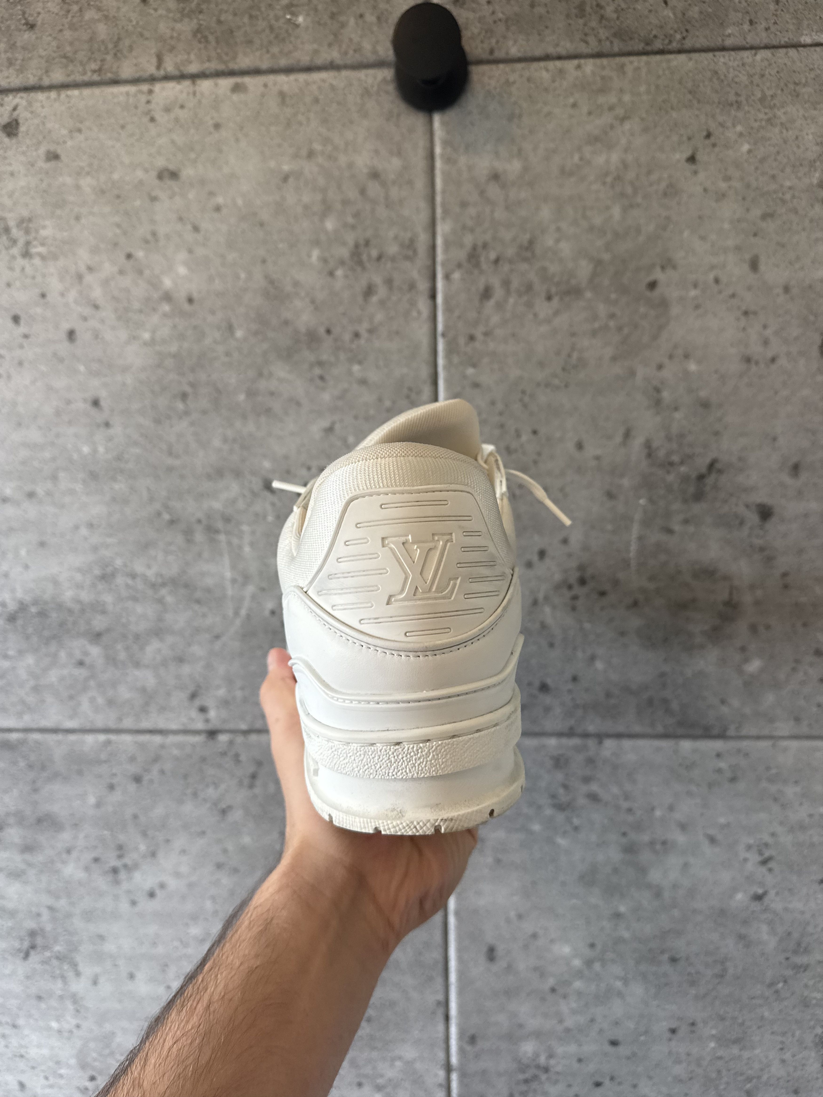 Louis Vuitton Louis Vuitton Virgil abloh all white trainers sneakers Size US 9.5 / EU 42-43 - 14 Thumbnail