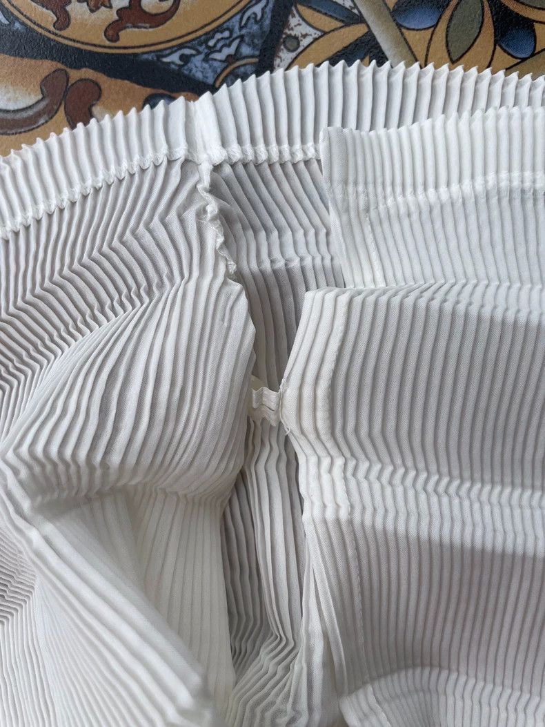 Issey Miyake Issey Miyake White main line stepped pleated long-sleeved Size M / US 6-8 / IT 42-44 - 4 Thumbnail