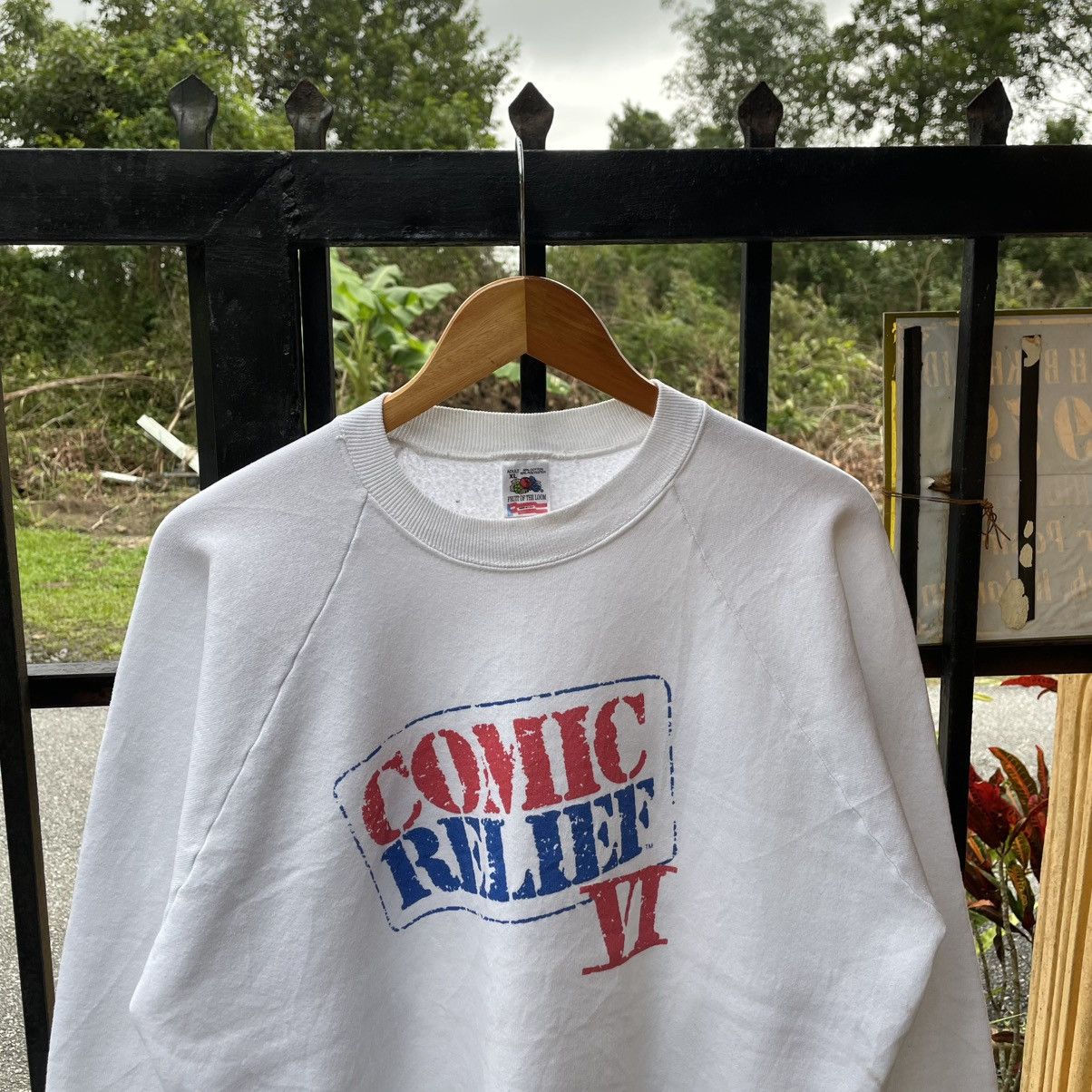 Vintage 🔥Vintage 90s Comic Relief XI Promo TV Show Raglan Sweatshirt Size US M / EU 48-50 / 2 - 4 Thumbnail