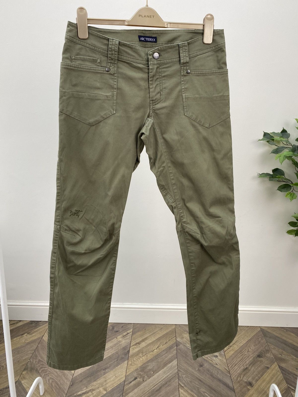 Arc'teryx Vintage Arcteryx womens cargo pants Size 26" / US 2 / IT 38 - 2 Thumbnail