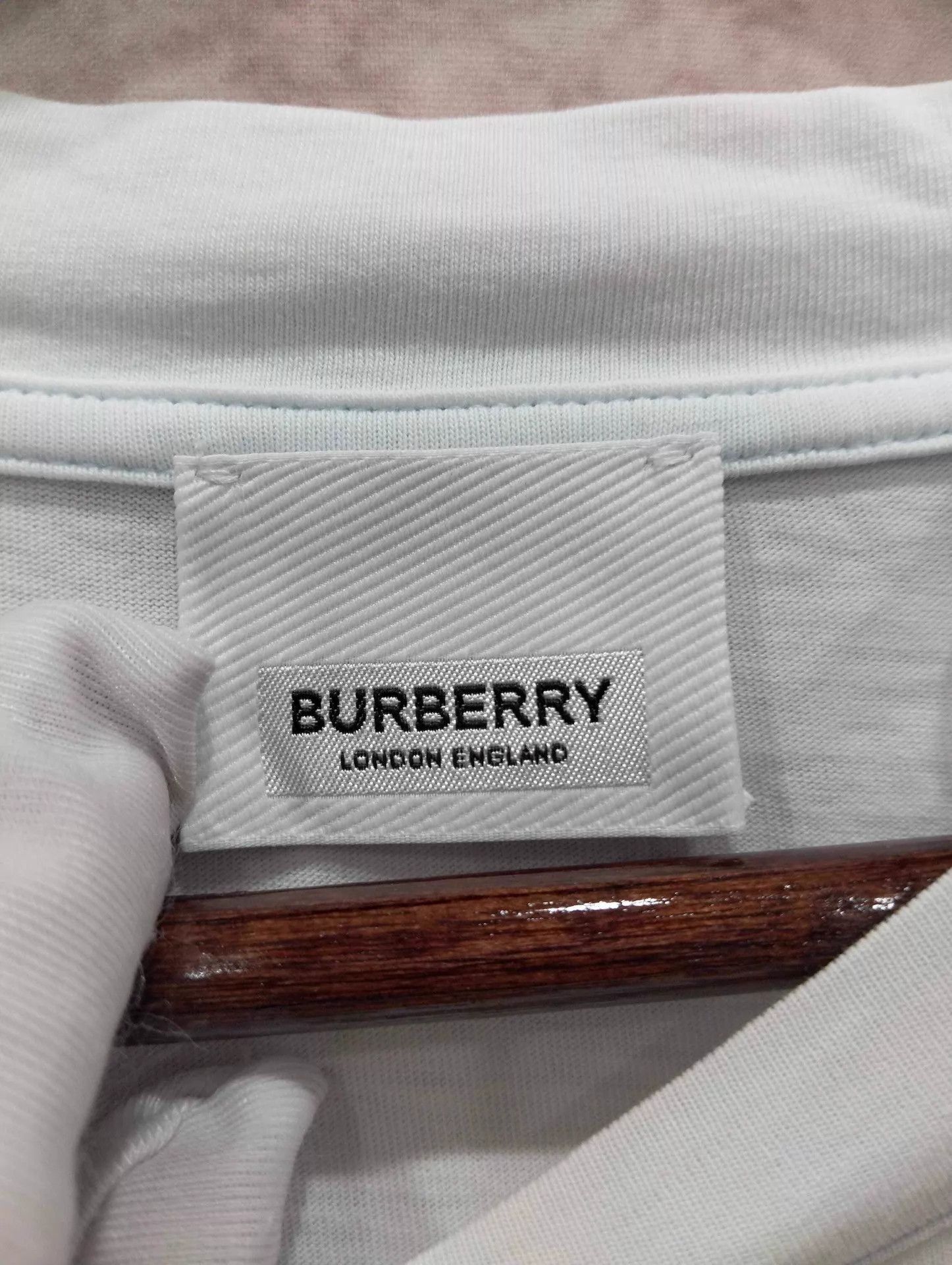 Burberry White Short-Sleeve Graphic Print T-Shirt Size US M / EU 48-50 / 2 - 4 Thumbnail