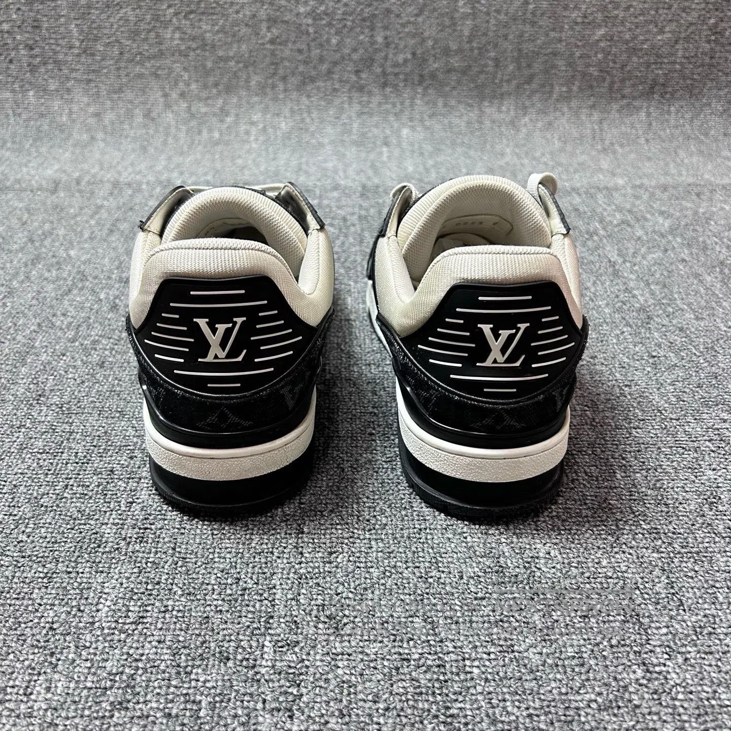 Louis Vuitton Louis Vuitton Black and white denim panda casual slip-on s Size US 9 / EU 42 - 6 Thumbnail