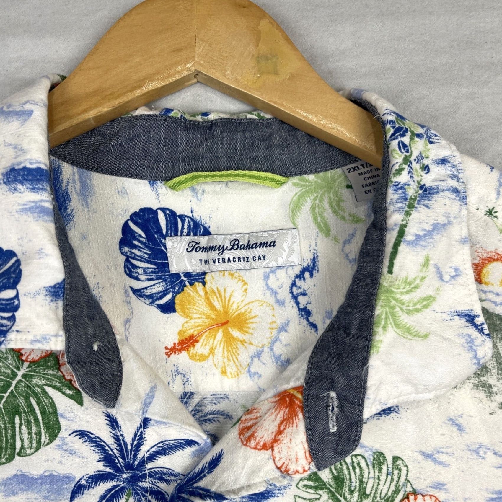 Tommy Bahama Tommy Bahama Shirt Mens 2XL Tall White The Veracruz Cay Hawaiian Tropical Beach Casual Short Sleeve Button-Up Collared Spread Vintage No Size US XXL / EU 58 / 5 - 5 Thumbnail