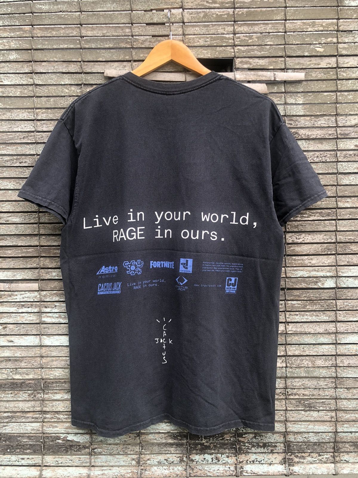 Travis Scott Beauty Sunfaded Travis Scott X Playstation World Tee Size US L / EU 52-54 / 3 - 10 Thumbnail