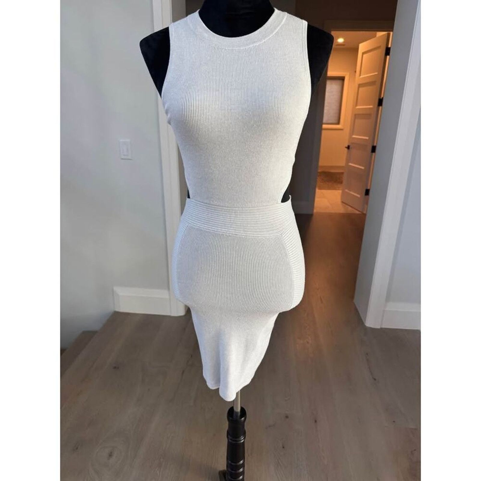 Guess Guess Ribbed Cutout Sleeveless Midi Dress size XS Size XS / US 0-2 / IT 36-38 - 4 Thumbnail