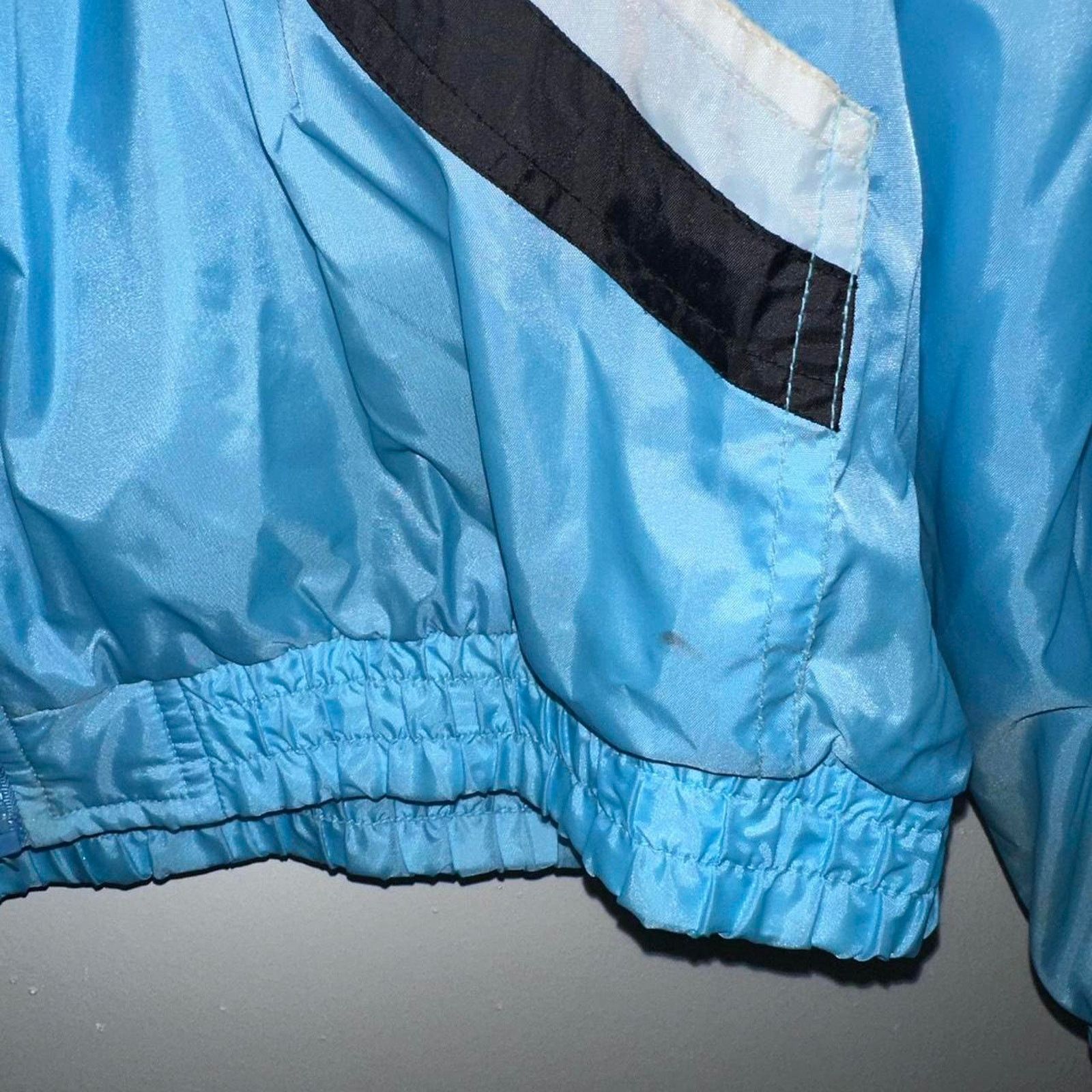 Vintage Vintage UNC Tar Heels Tank Windbreaker Jacket size XL Size US XL / EU 56 / 4 - 4 Thumbnail