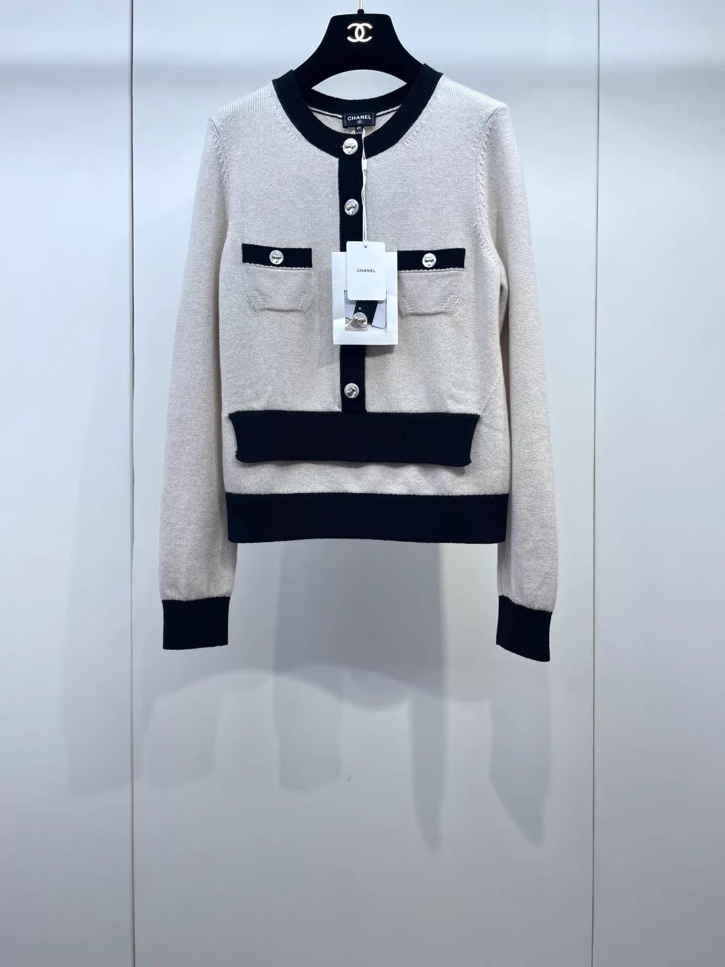 Chanel Chanel 25K Cashmere Knit Sweater 34 99 New w/ Tags Size XS / US 0-2 / IT 36-38 - 1 Thumbnail