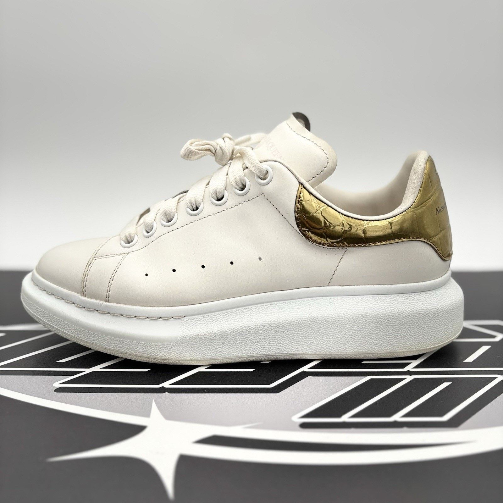 Alexander McQueen Alexander McQueen Oversized ' Gold Crocodile ' | GOOD COND! Size US 8 / EU 41 - 11 Thumbnail