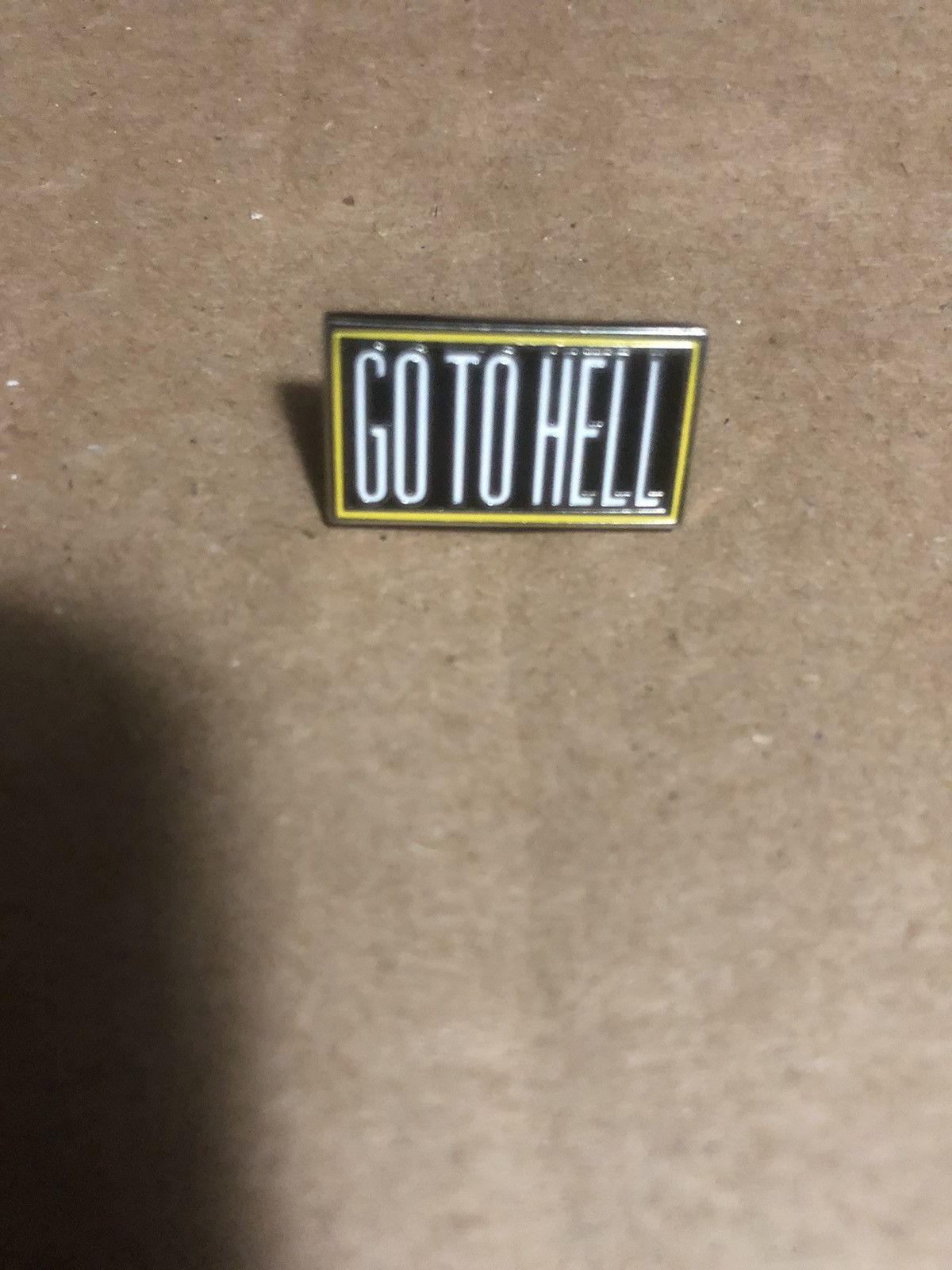 Supreme Supreme Go To Hell Pin Size ONE SIZE - 1 Thumbnail
