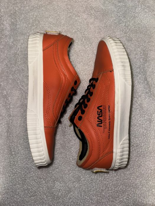 Vans store nasa 42