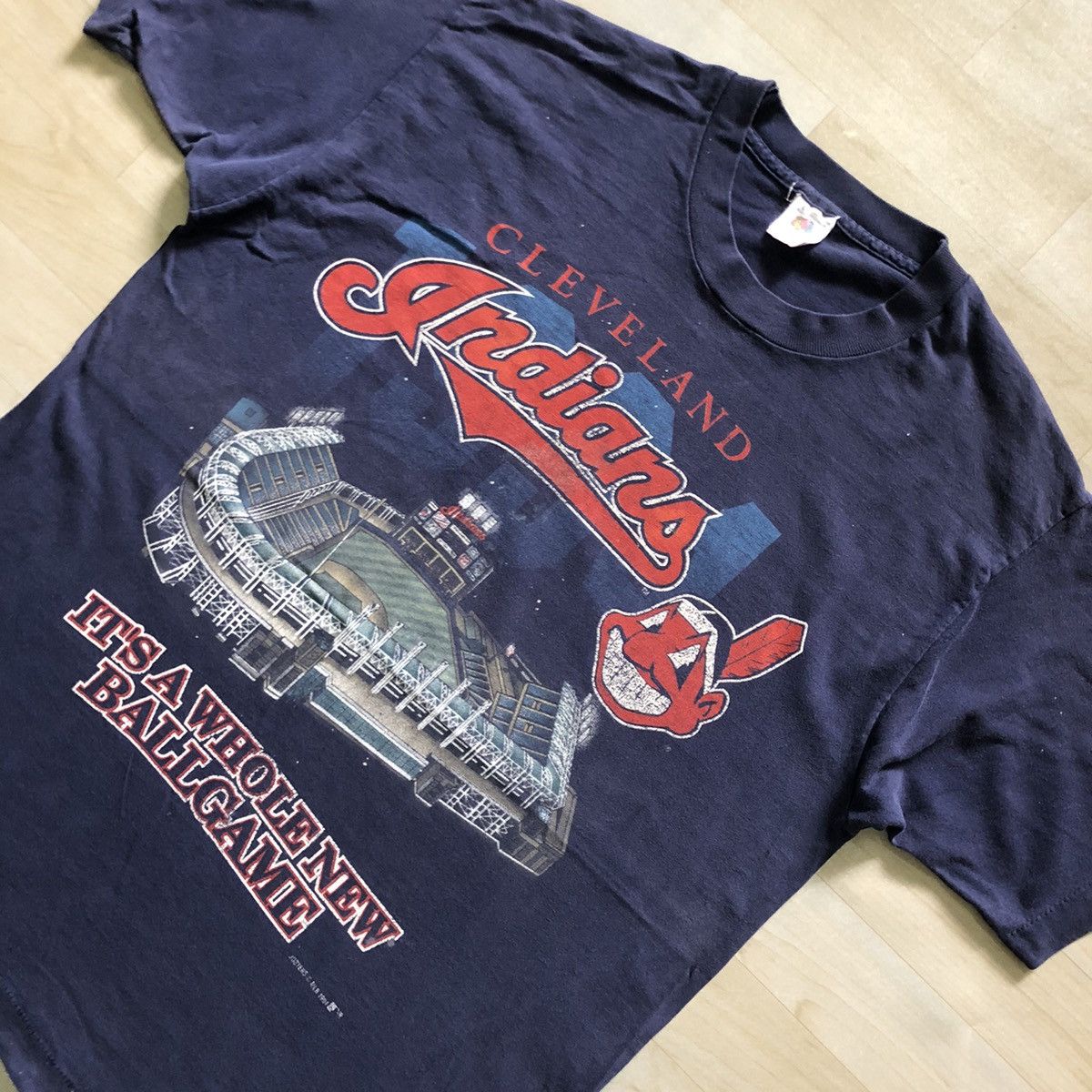 Fruit Of The Loom × MLB × Vintage Vintage 90s Distressed Cleveland Indians MLB TShirt Size US L / EU 52-54 / 3 - 3 Thumbnail