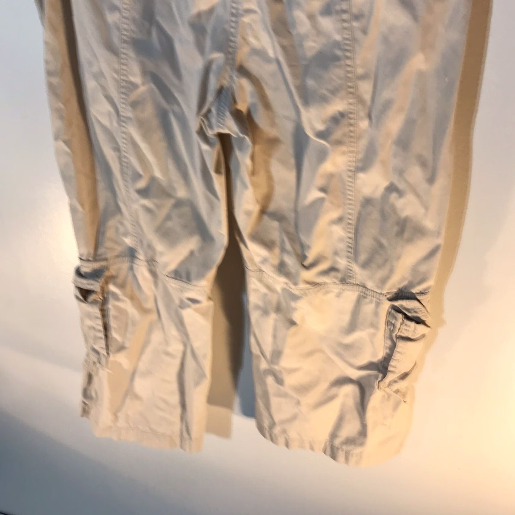 Geoffrey Beene Geoffrey Beene Cropped Cargo Pants Womens Size 8 Beige Regular Fit Lightweight Pockets Comfort Modern Workwear Casual Size 30" / US 8 / IT 44 - 6 Thumbnail