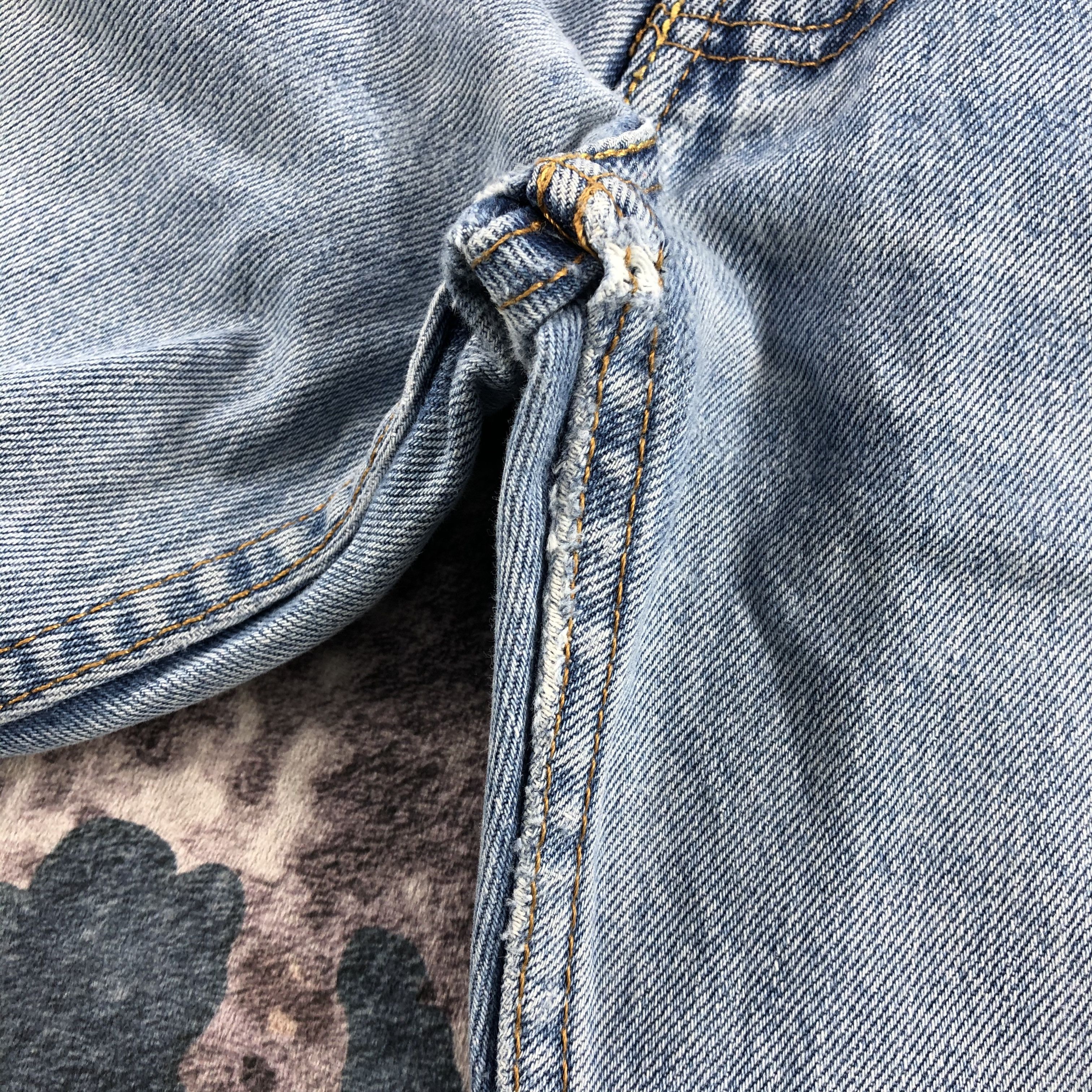Levi's × Vintage Vintage Light Wash Levis 505 Jeans-JM2564 Size US 35 - 10 Thumbnail