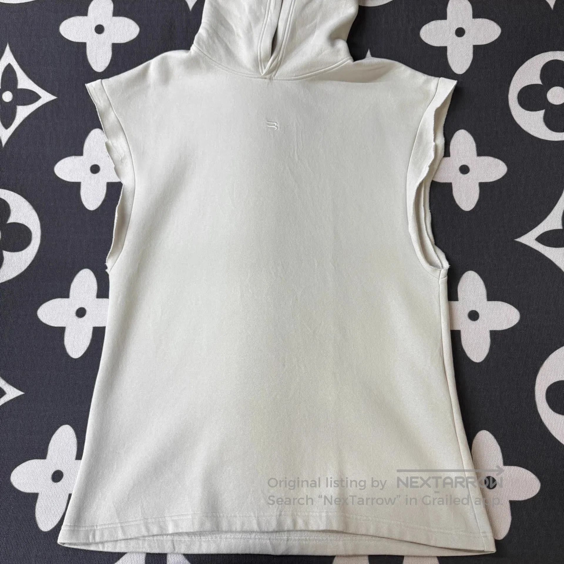 Balenciaga White Sleeveless Hooded Top Size M. Size US M / EU 48-50 / 2 - 1 Thumbnail