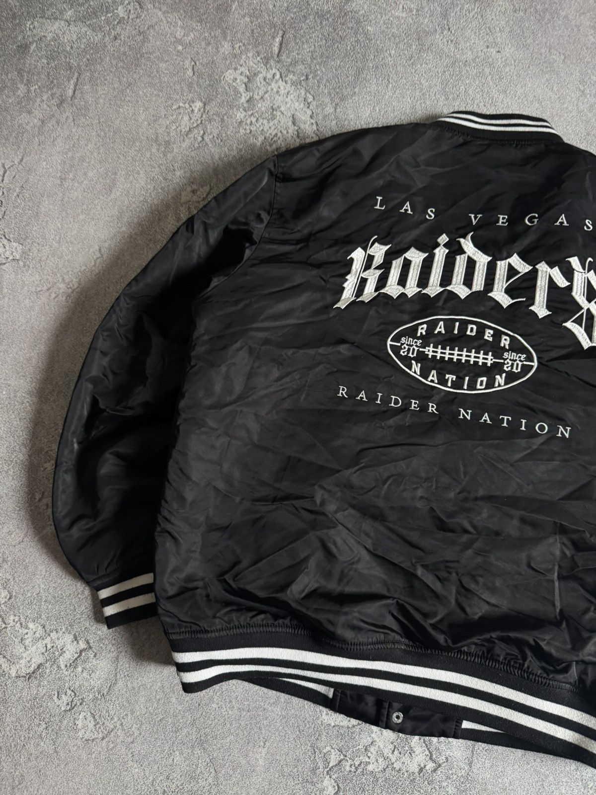 NFL Raiders NFL Las Vegas raider nation bomber jacket button up Size US L / EU 52-54 / 3 - 20 Thumbnail